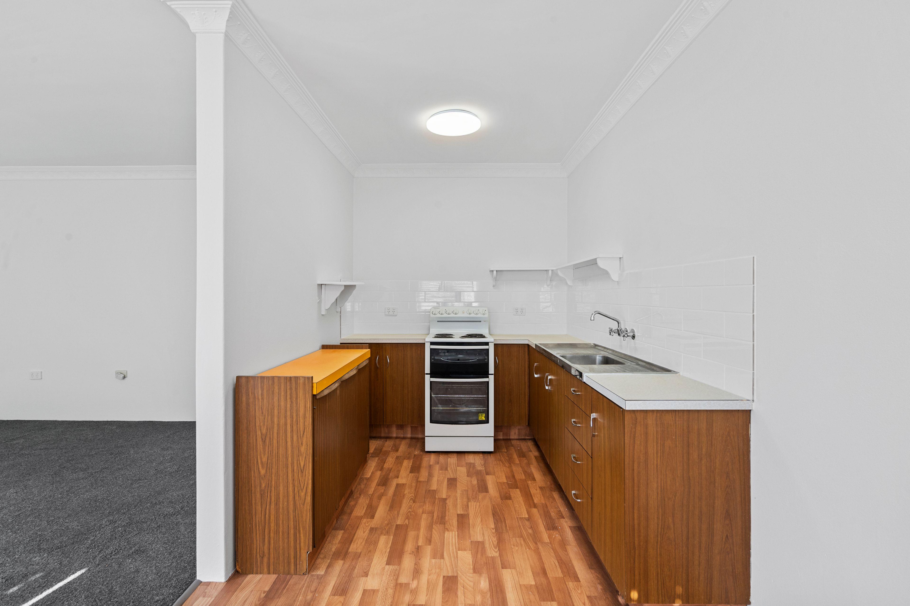 Neat 1 bedroom unit in great location