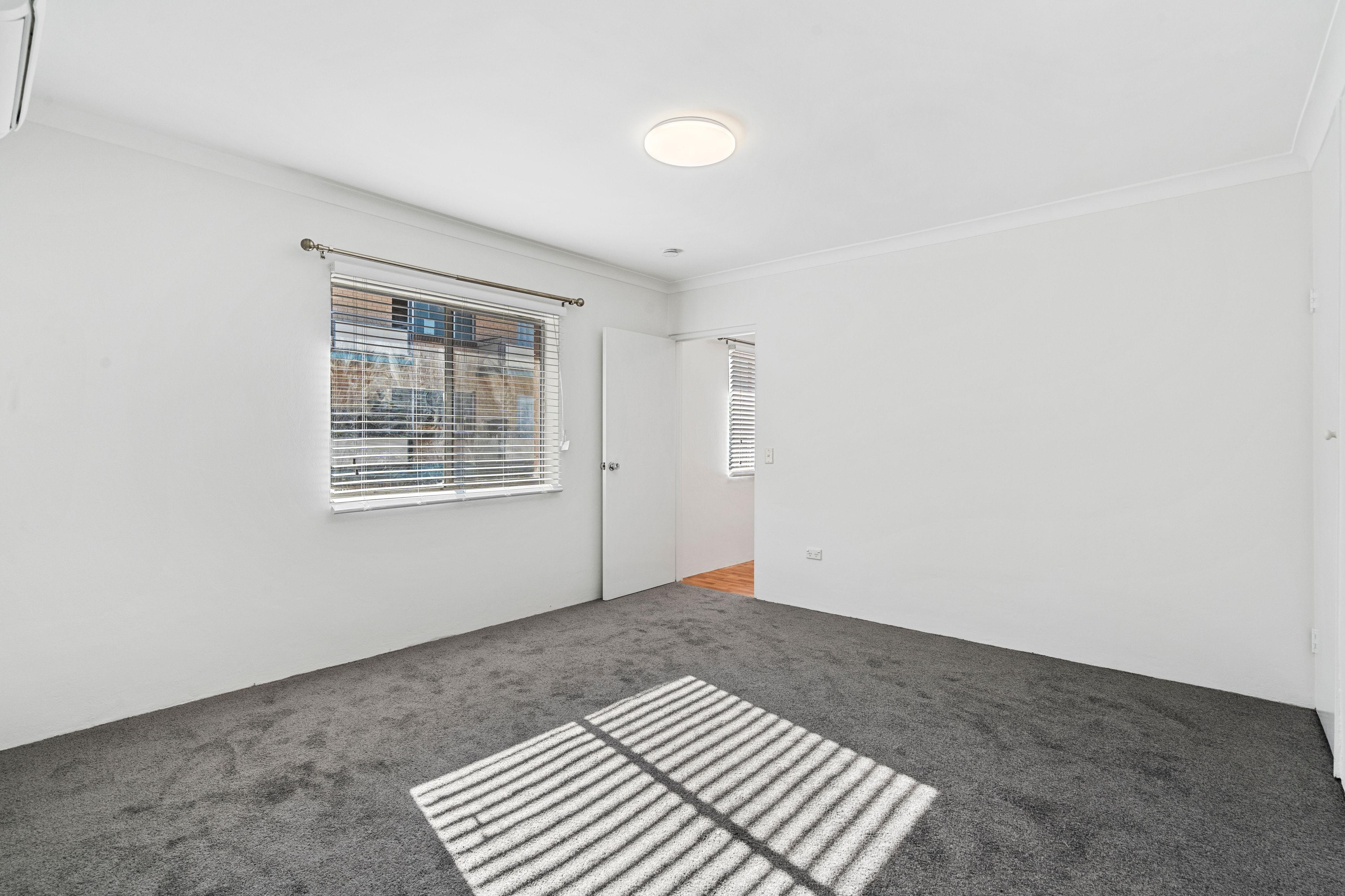 Neat 1 bedroom unit in great location