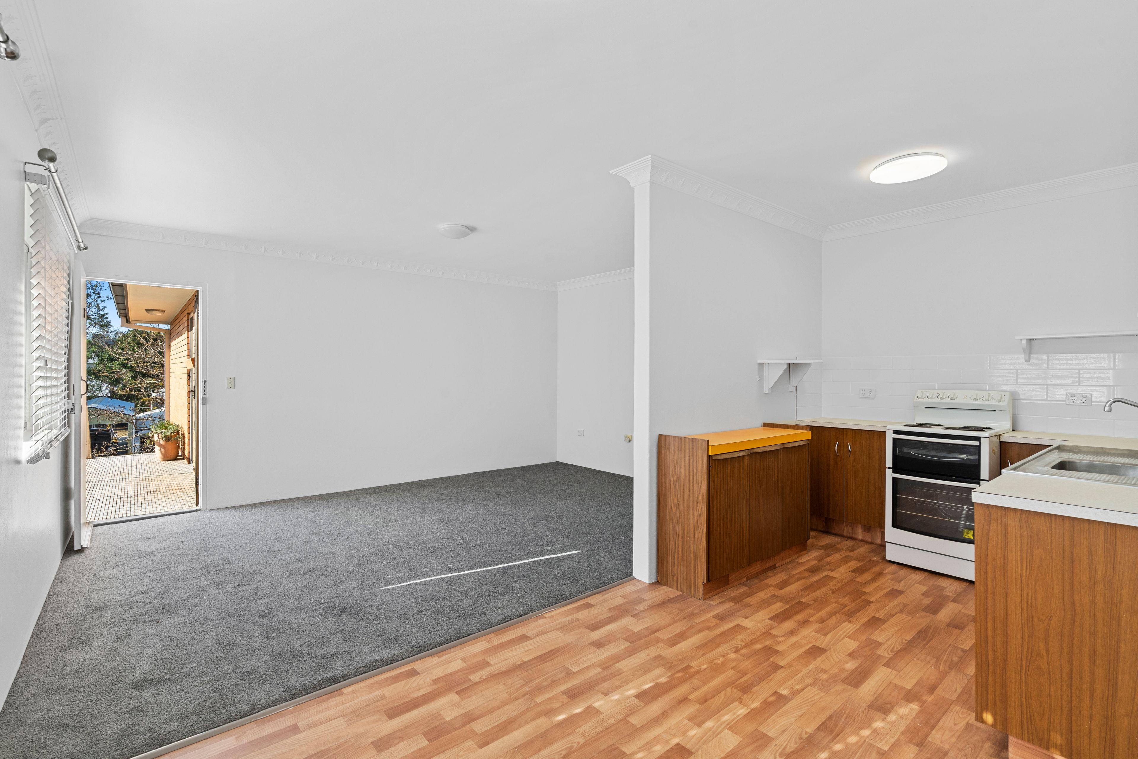 Neat 1 bedroom unit in great location