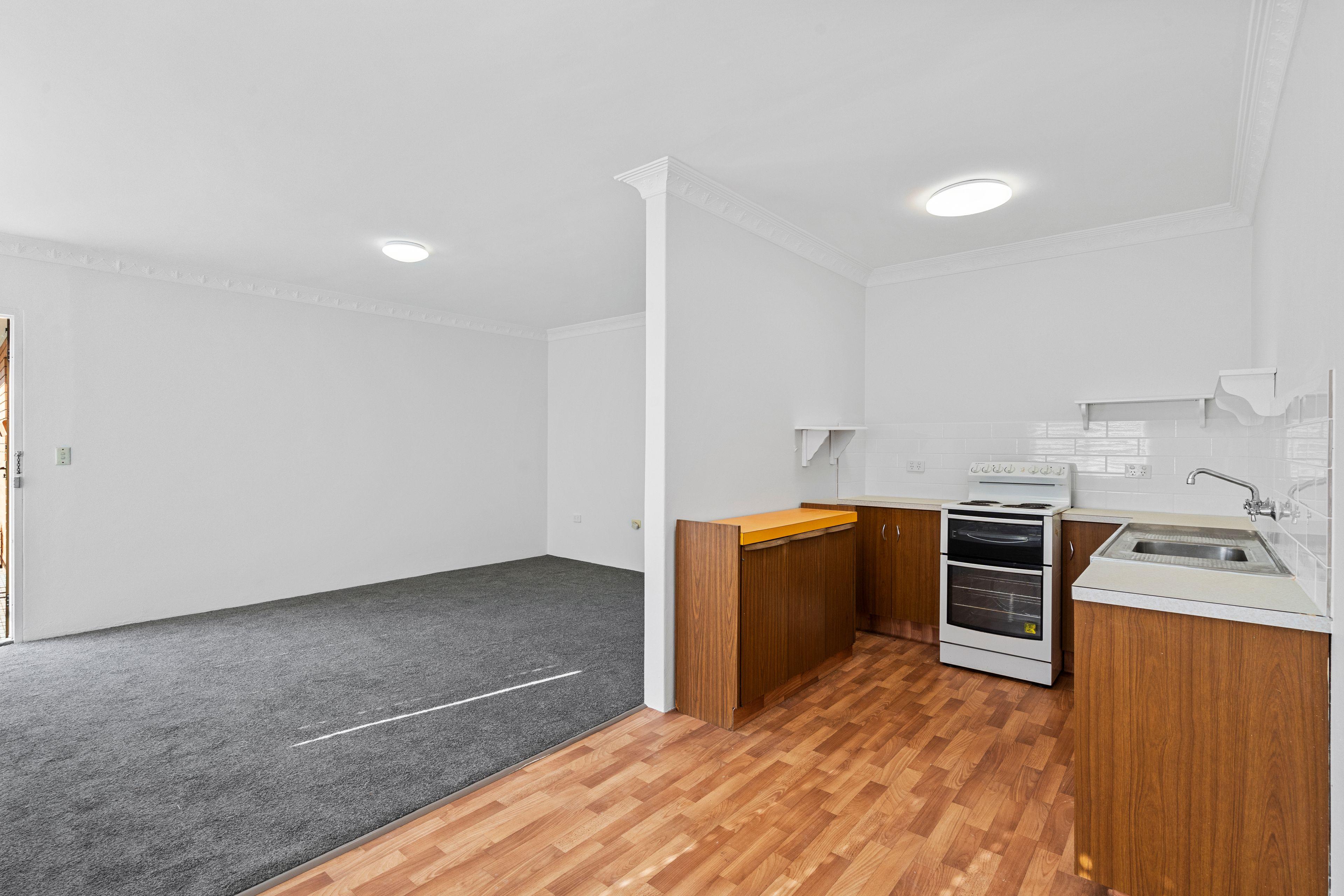 Neat 1 bedroom unit in great location