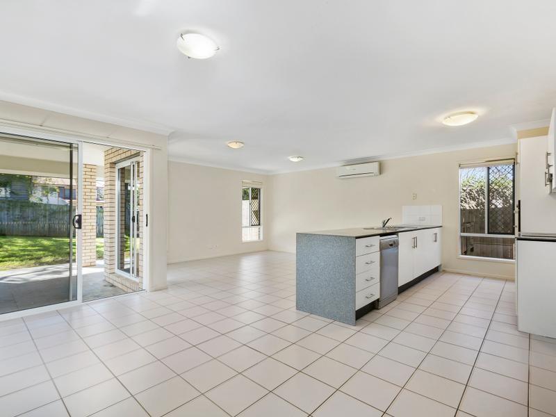 Prop-GPT: House: QLD Oxley, QLD 4075 Home For Rent