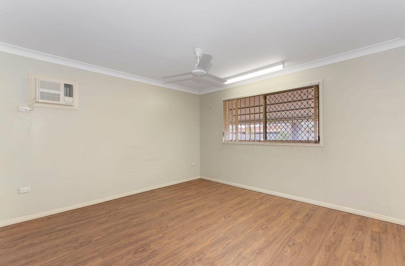 Family Living in Popular Kirwan