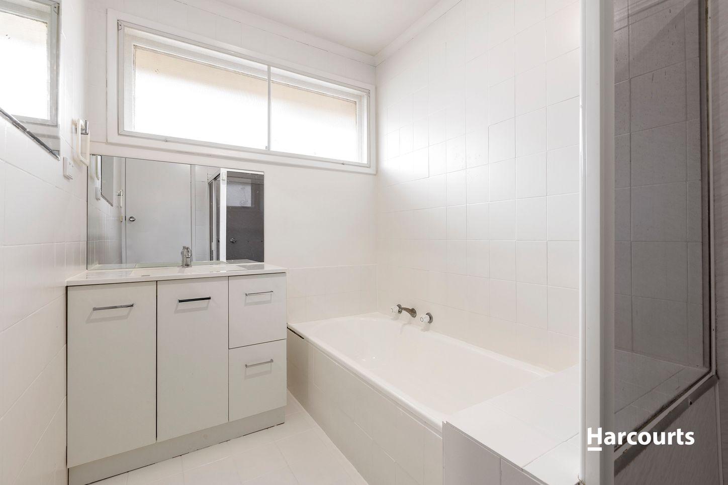 3 Marlo Street, Hamlyn Heights, VIC 3215 - House for Rent - harcourts.net