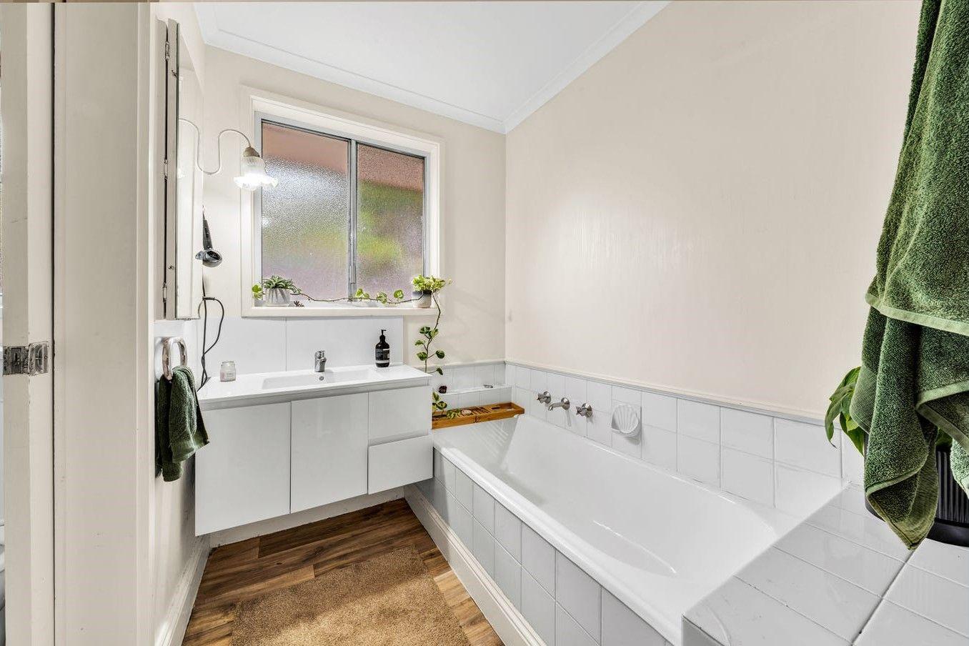 4 Aitape Court, HASTINGS, VIC 3915 - House for Rent - harcourts.net