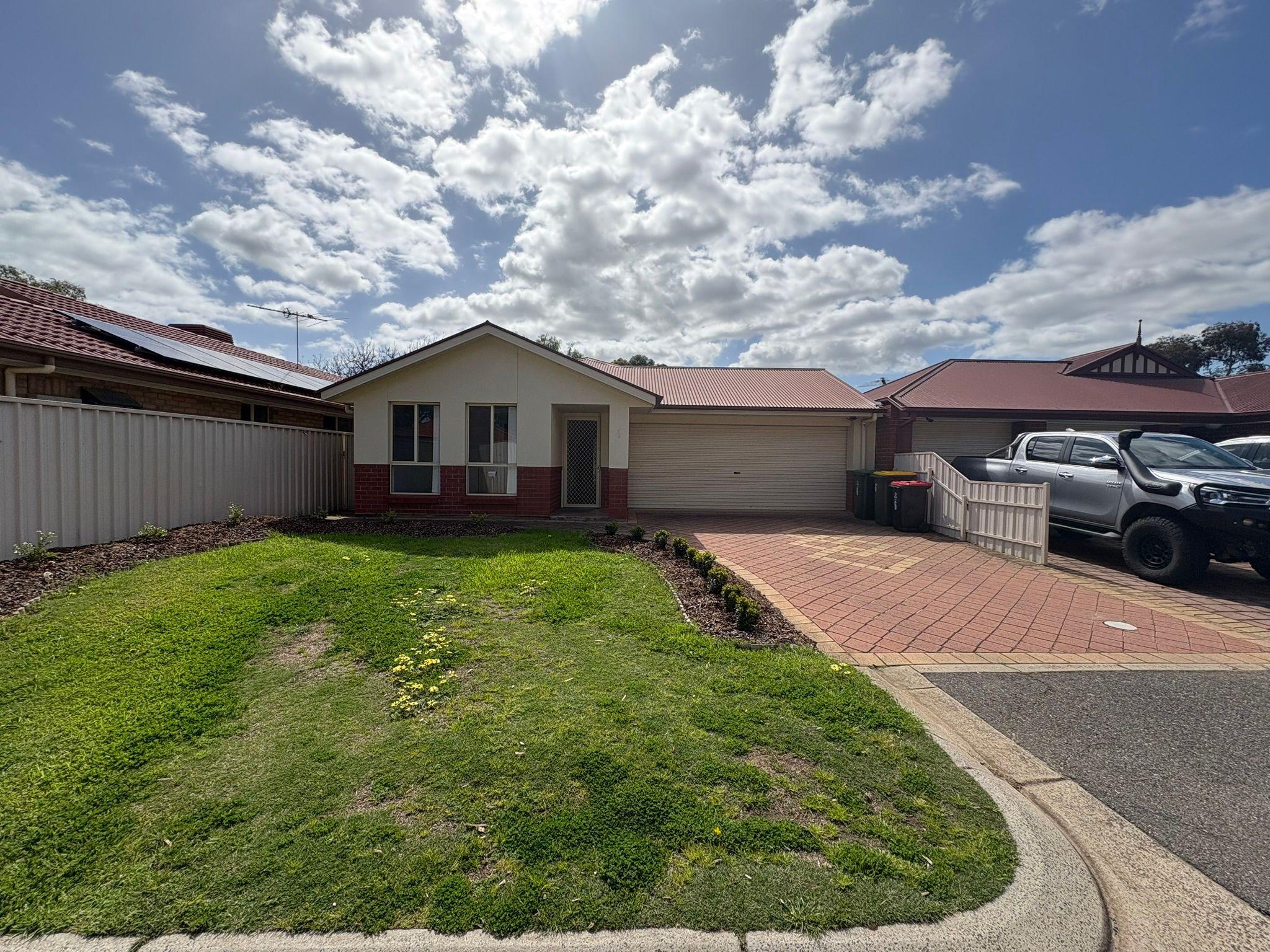 Charming 3-Bedroom Home on Bright Street!