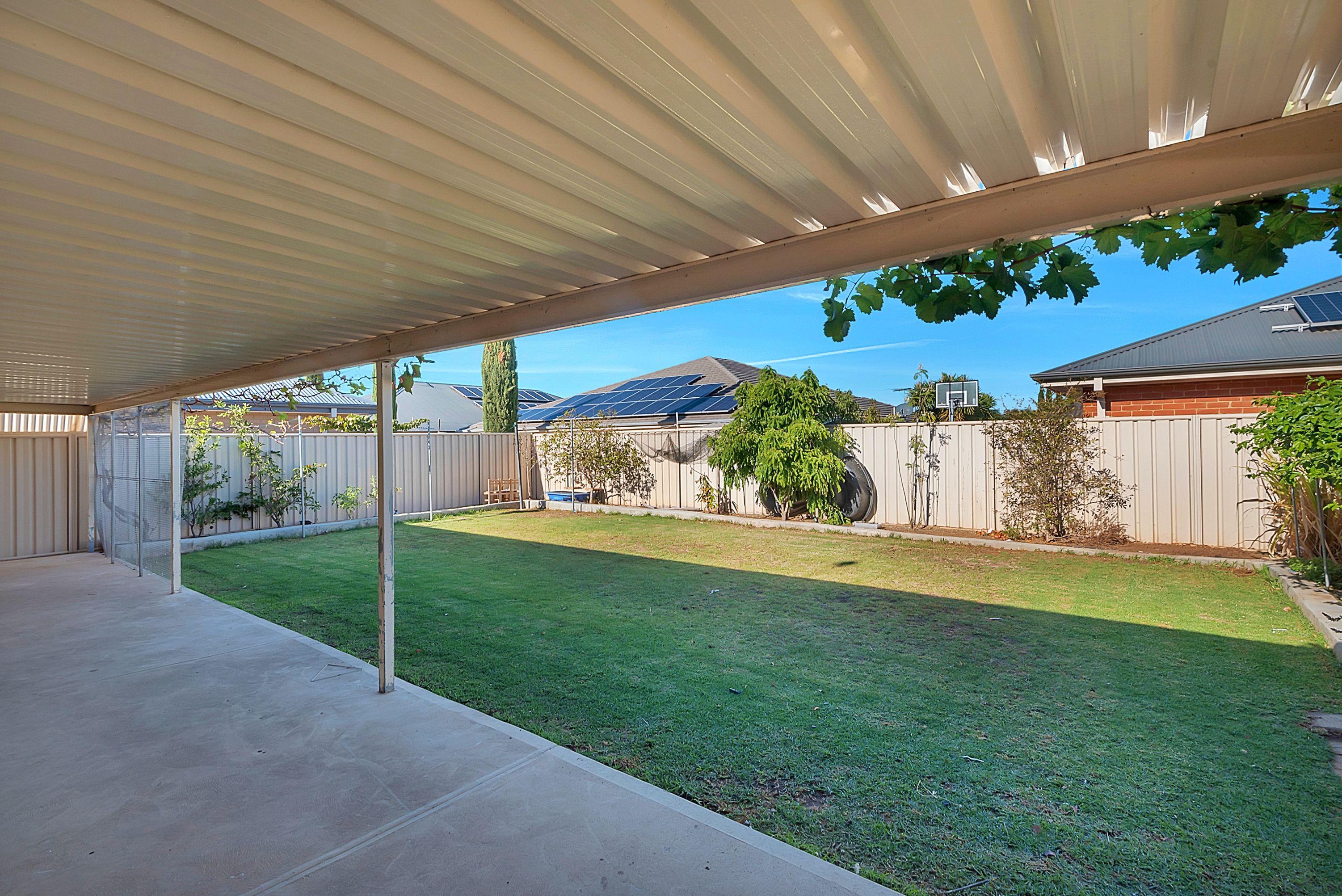 3 BEDROOM BEAUTY!
