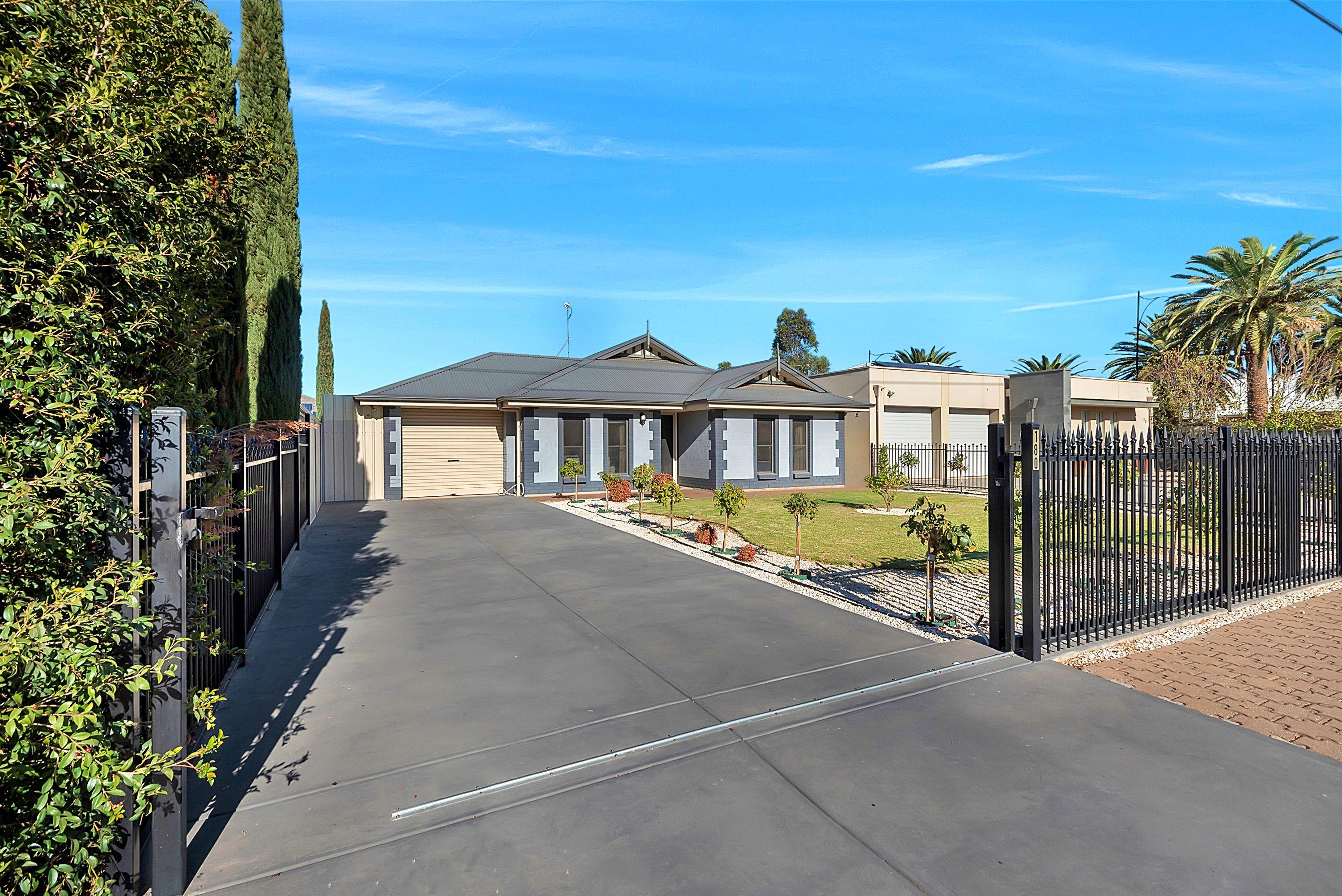 3 BEDROOM BEAUTY!