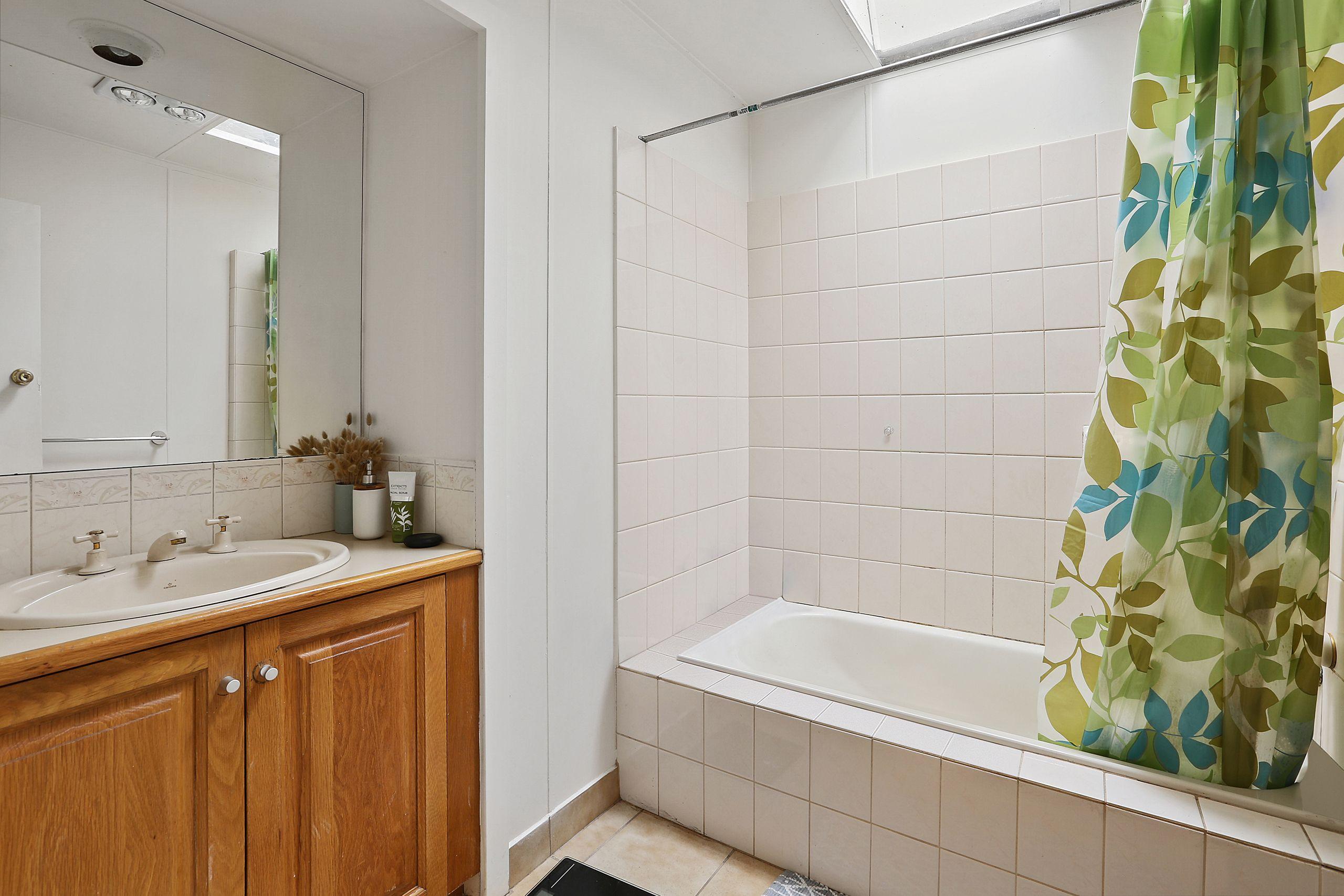 Neat & Tidy family home!