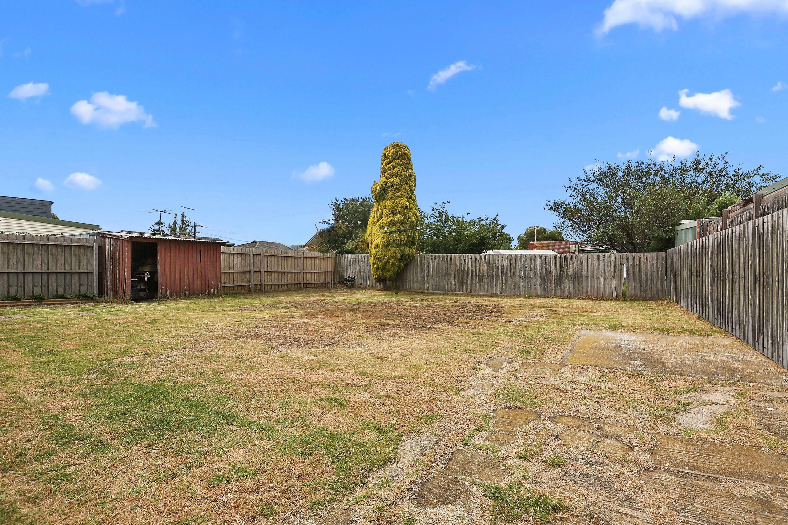 Neat & Tidy family home!