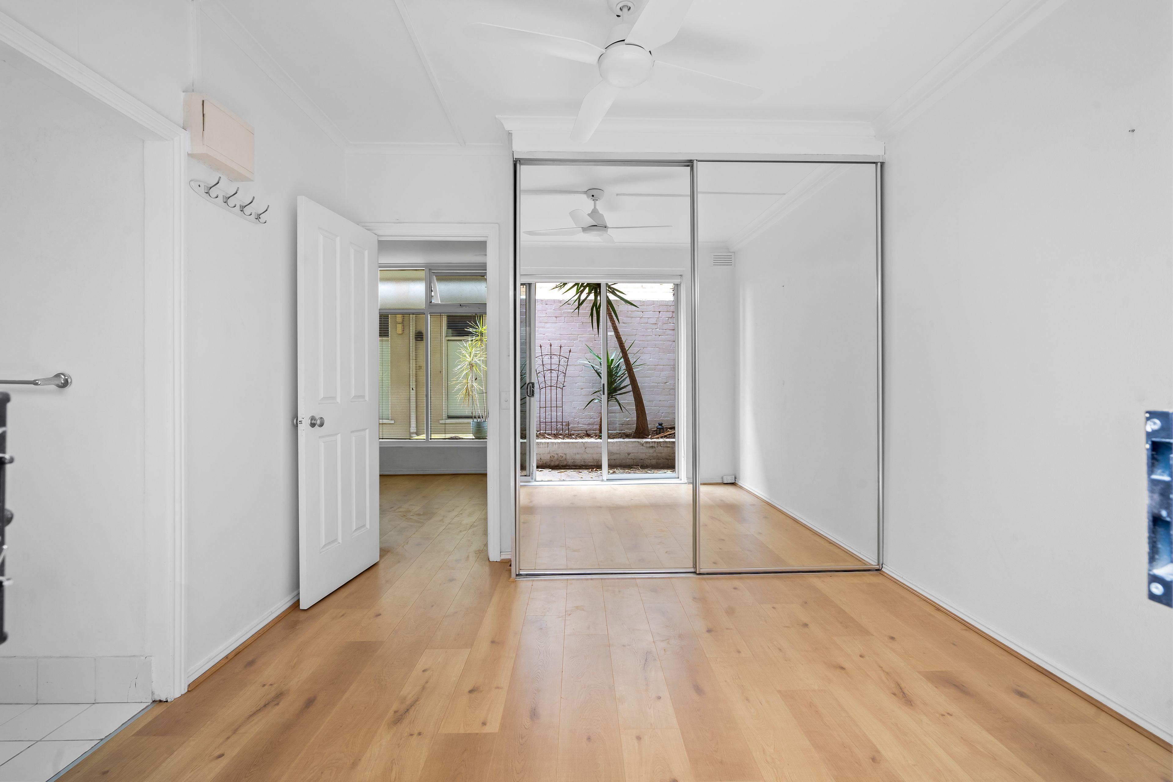 Prop-GPT: Apartment: VIC St Kilda West, VIC 3182 Home For Rent