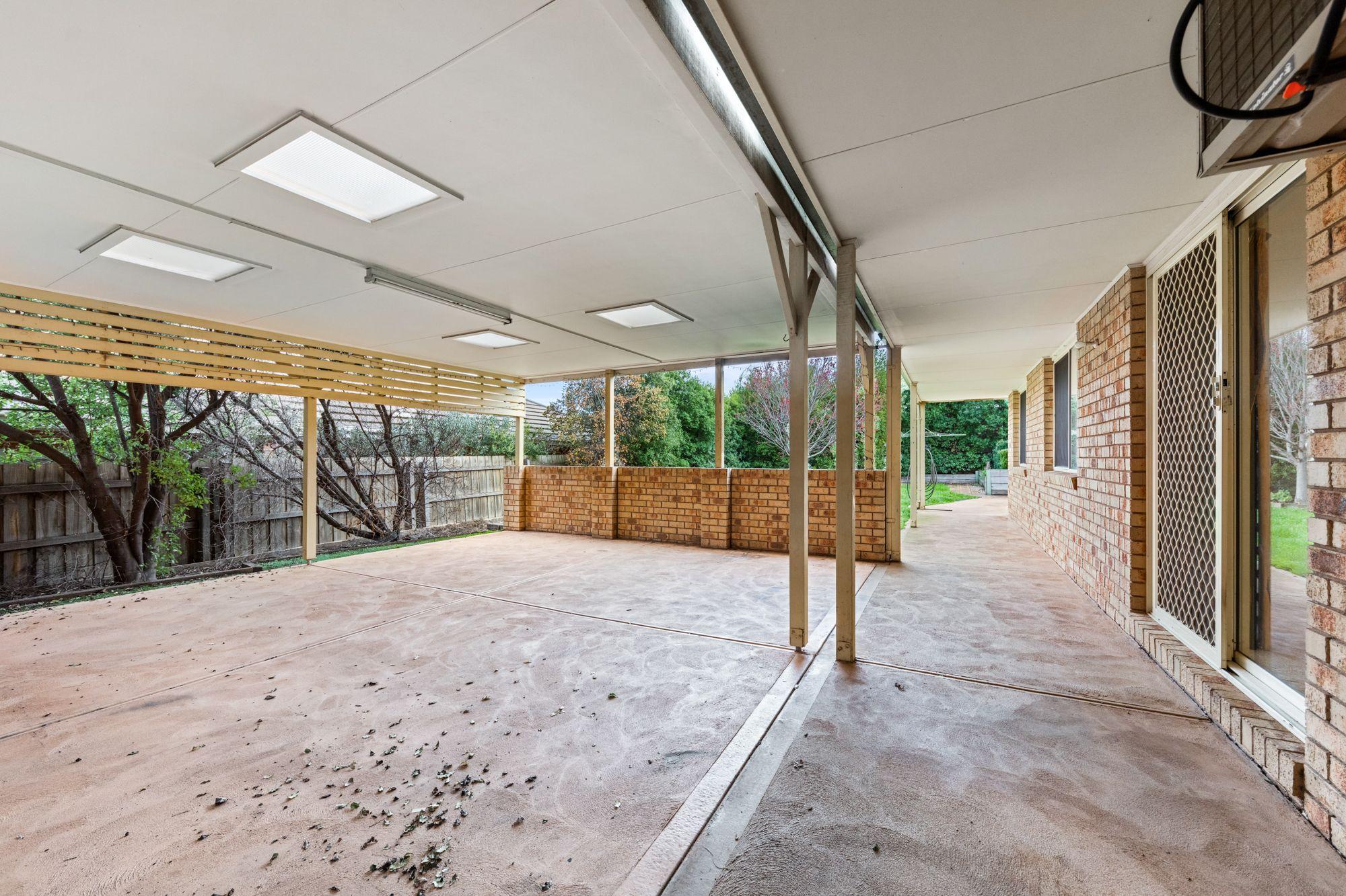 GREAT FAMILY SIZED HOME IN A PERFECT LOCATION