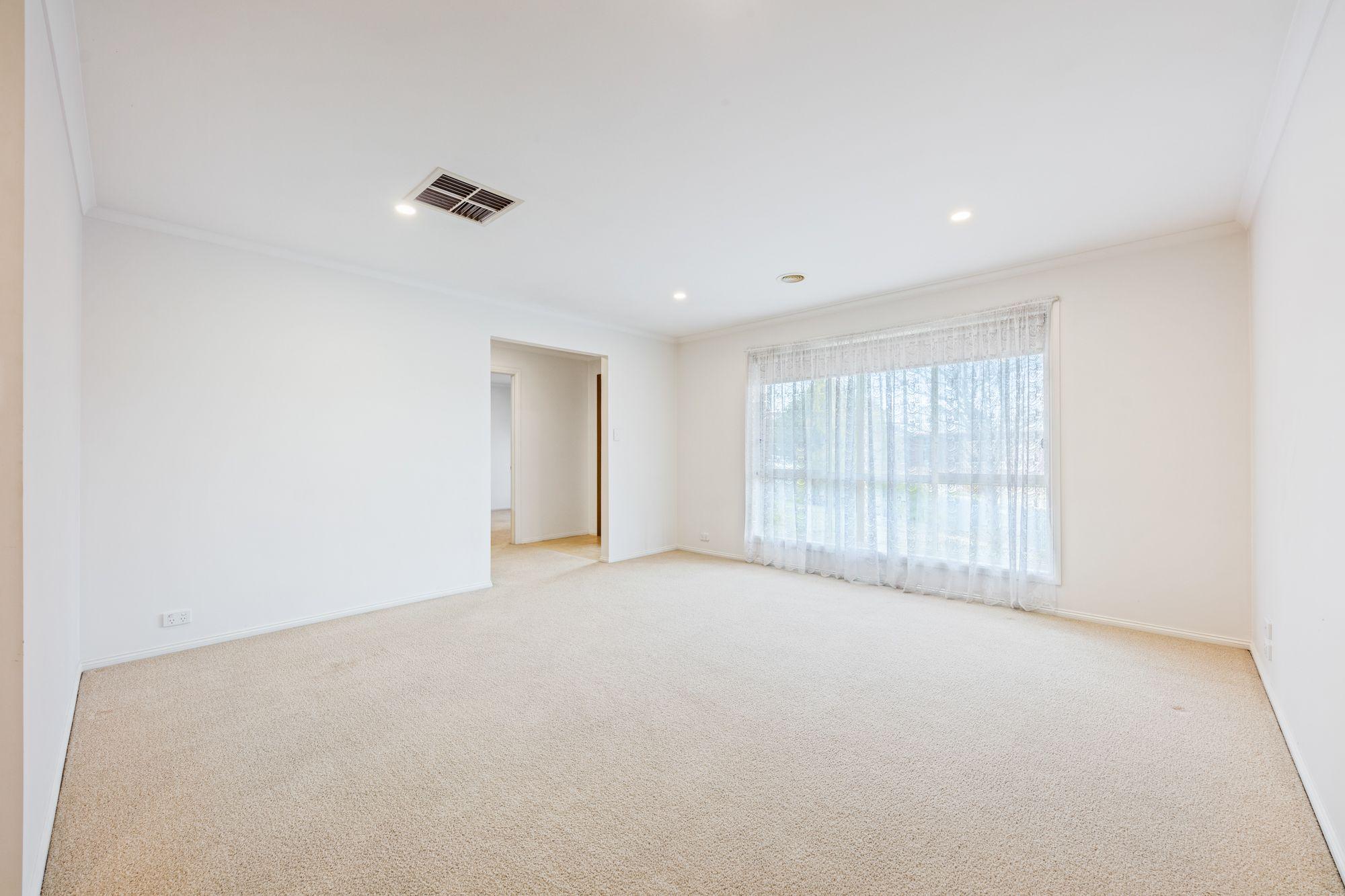 GREAT FAMILY SIZED HOME IN A PERFECT LOCATION