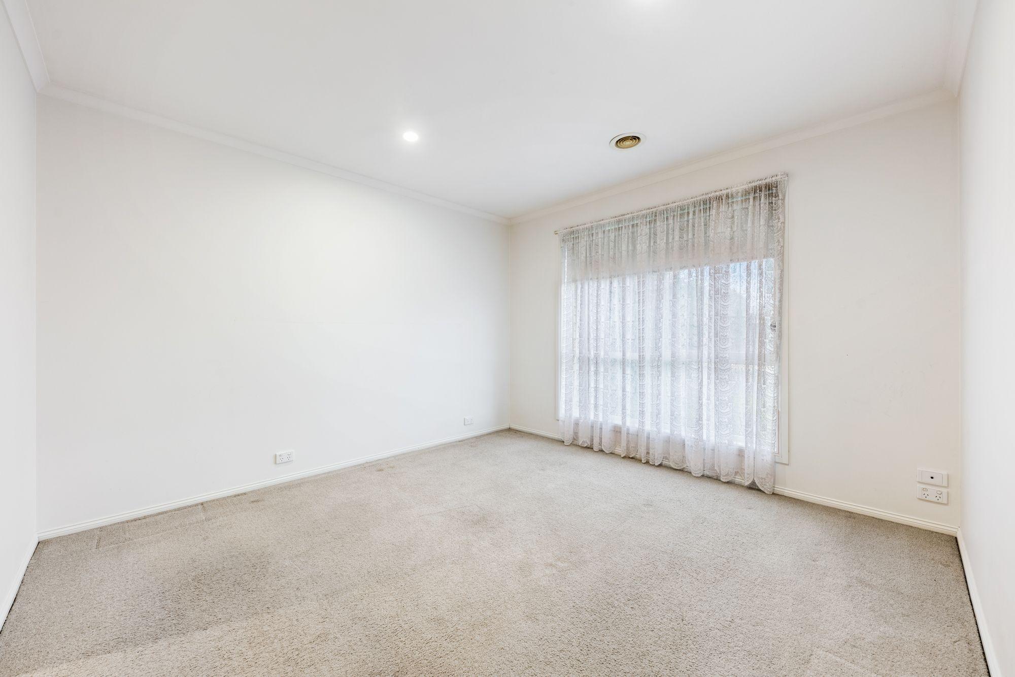 GREAT FAMILY SIZED HOME IN A PERFECT LOCATION