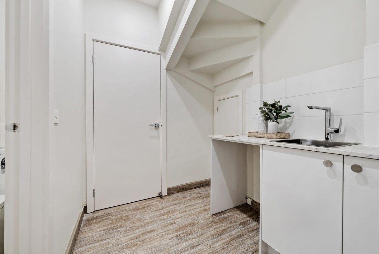 Modern 2 Bedroom Townhouse with Study & Private Courtyard!