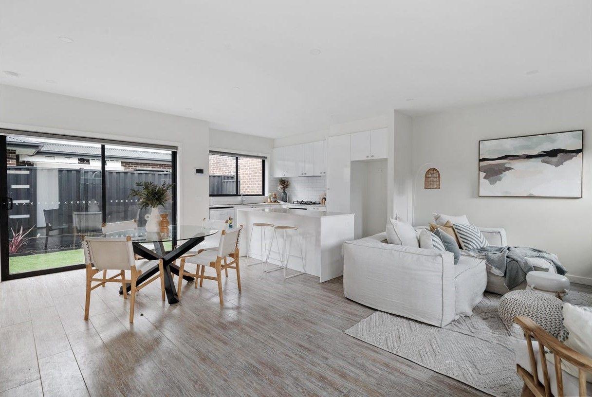 Modern 2 Bedroom Townhouse with Study & Private Courtyard!