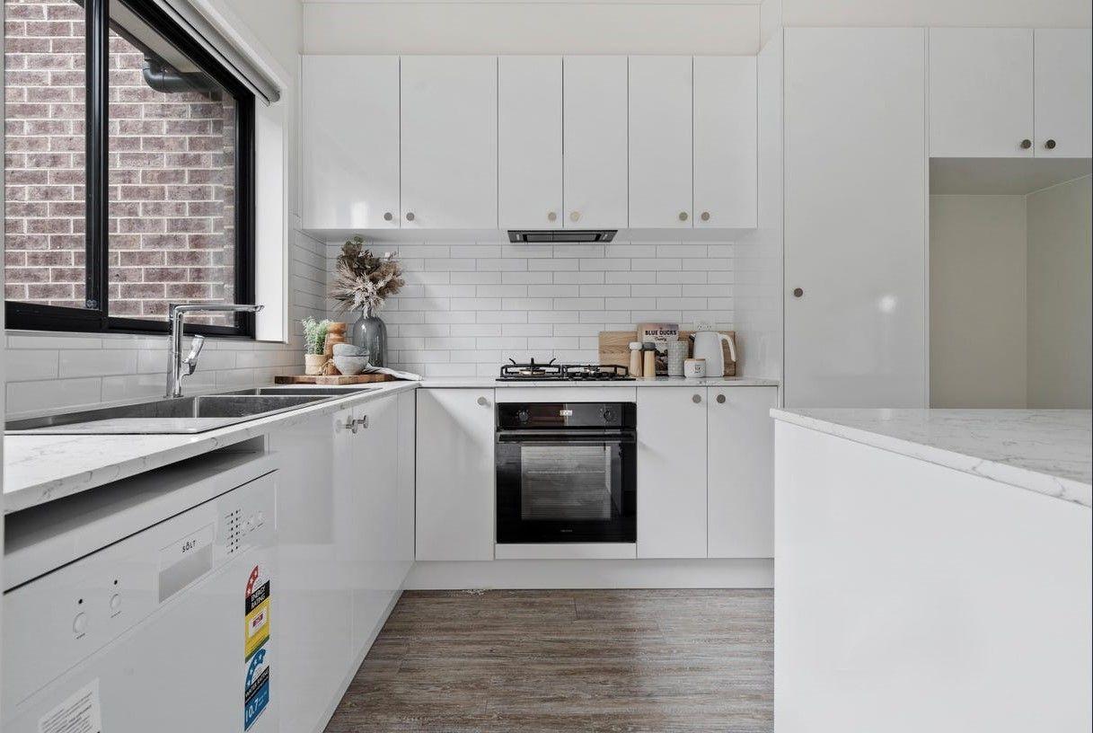 Modern 2 Bedroom Townhouse with Study & Private Courtyard!