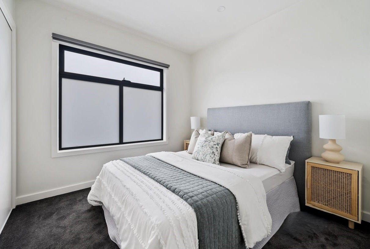 Modern 2 Bedroom Townhouse with Study & Private Courtyard!