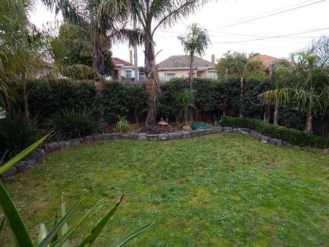 ELEGANT BLEND OF CALIFORNIAN BUNGALOW MEETS VICTORIAN CHARM
