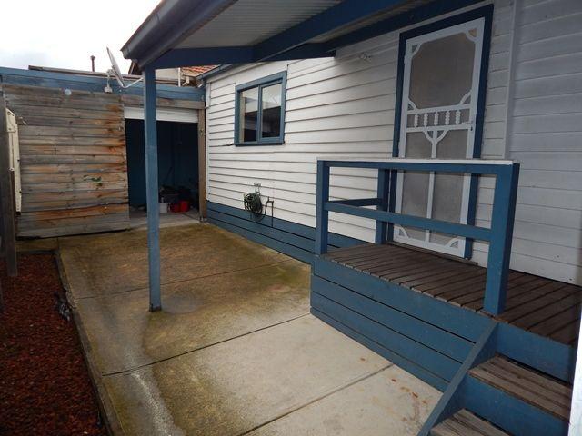 ELEGANT BLEND OF CALIFORNIAN BUNGALOW MEETS VICTORIAN CHARM