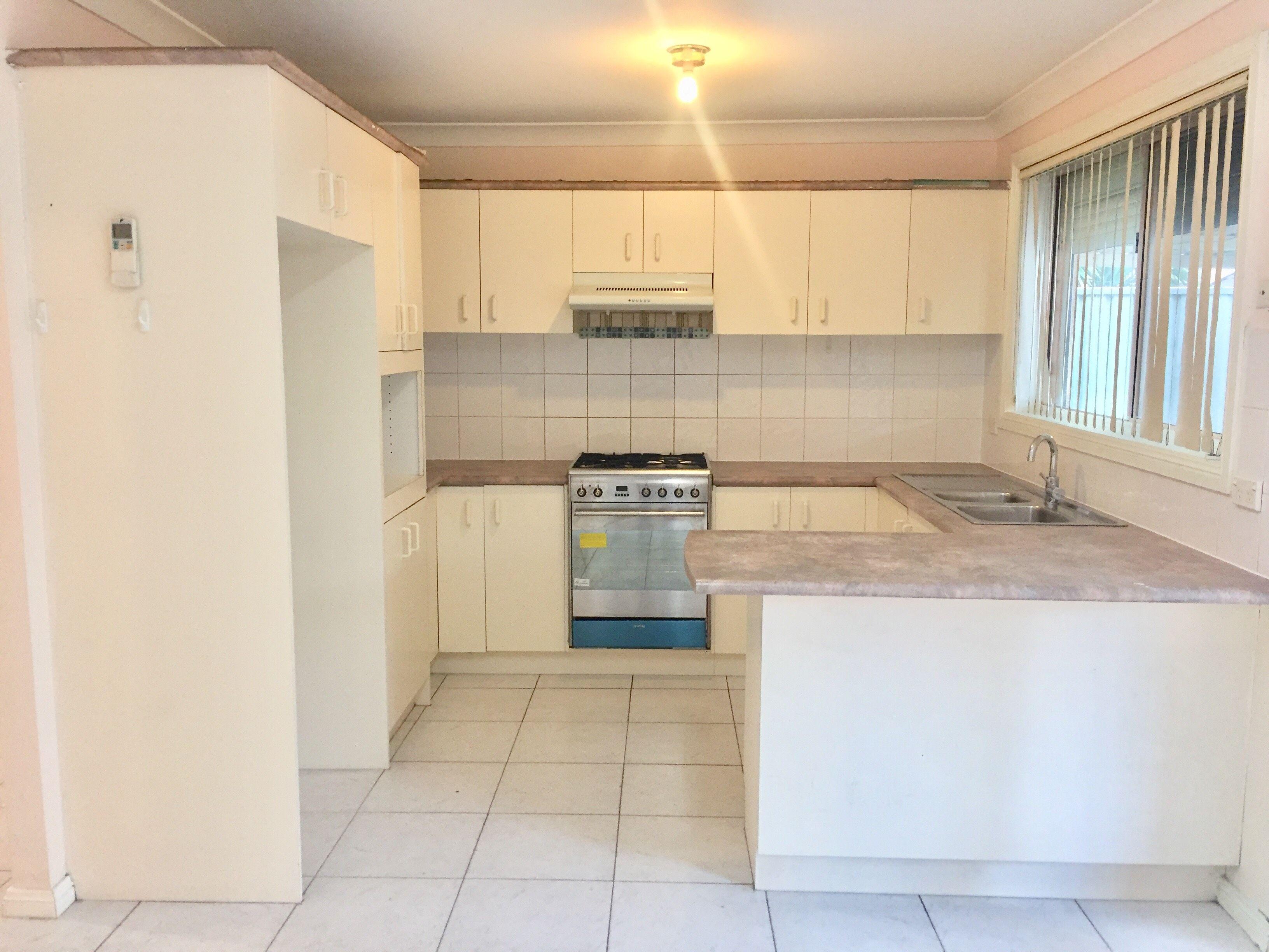 3 BEDROOM TOWNHOUSE IN CANLEY VALE