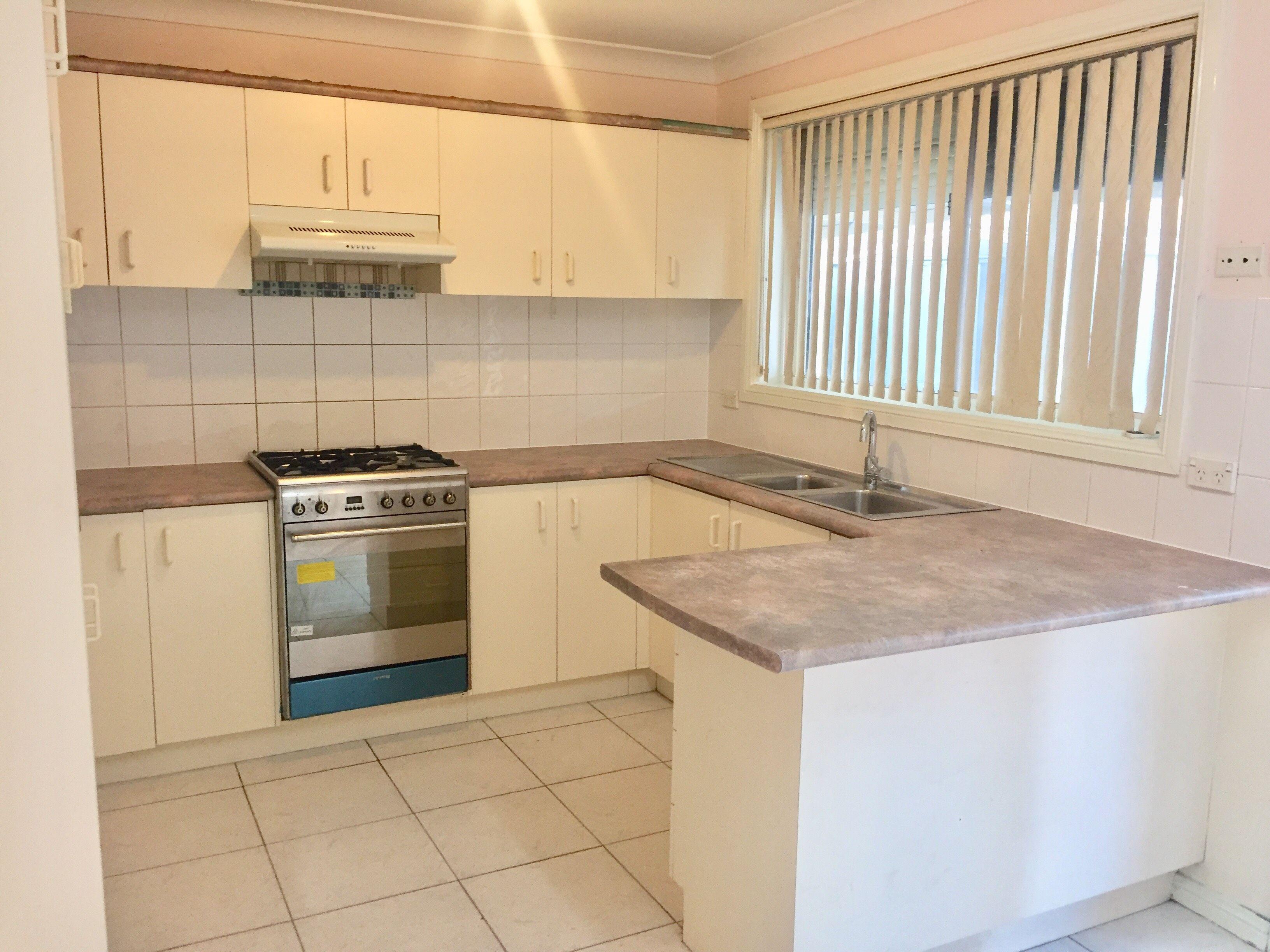 3 BEDROOM TOWNHOUSE IN CANLEY VALE