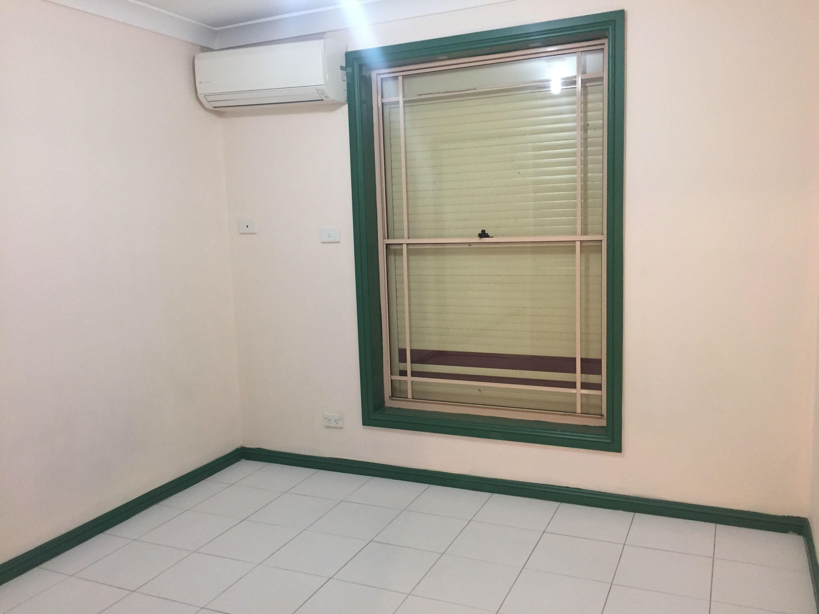 3 BEDROOM TOWNHOUSE IN CANLEY VALE