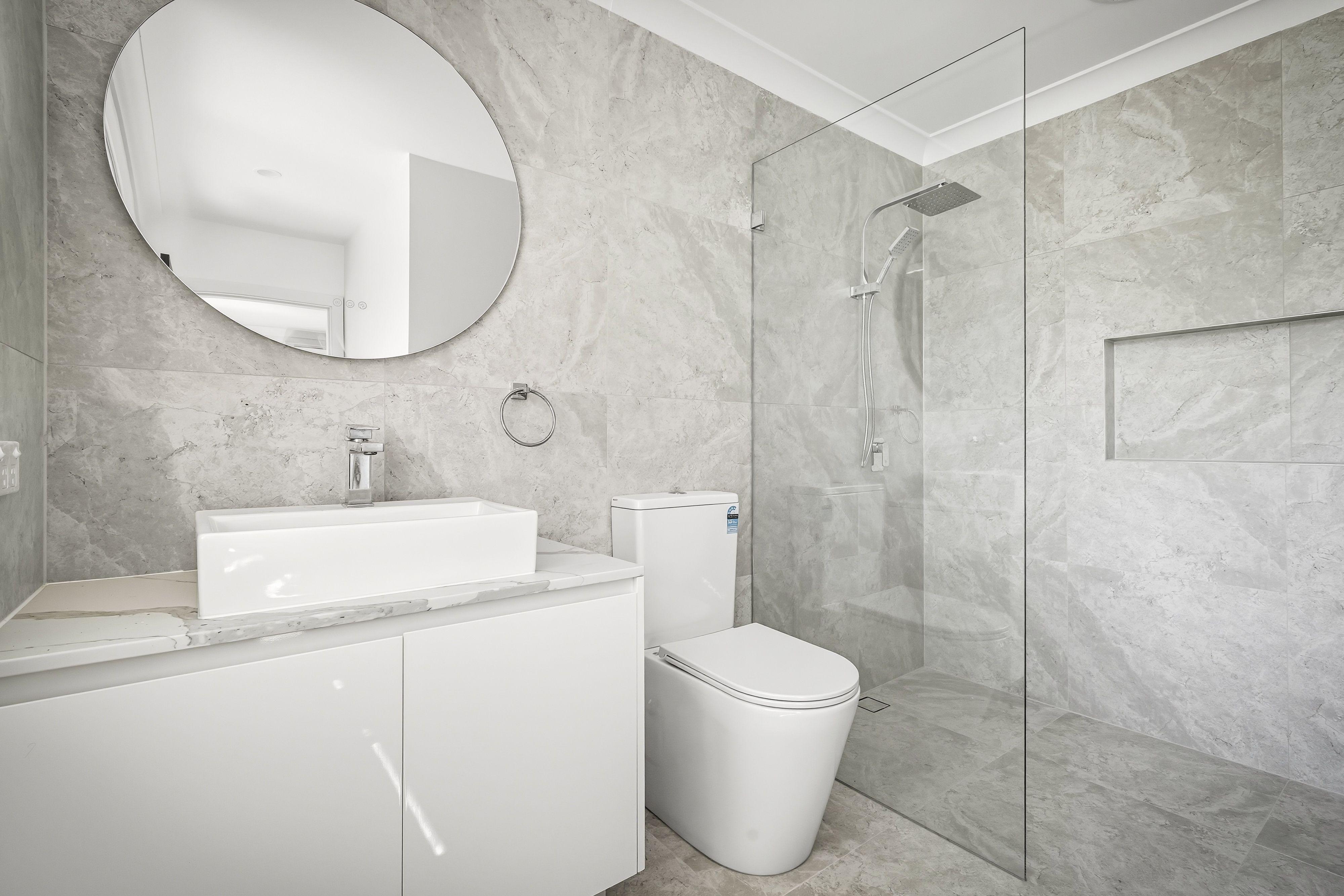 Spacious 5-Bedroom Family Home with Stunning Views!