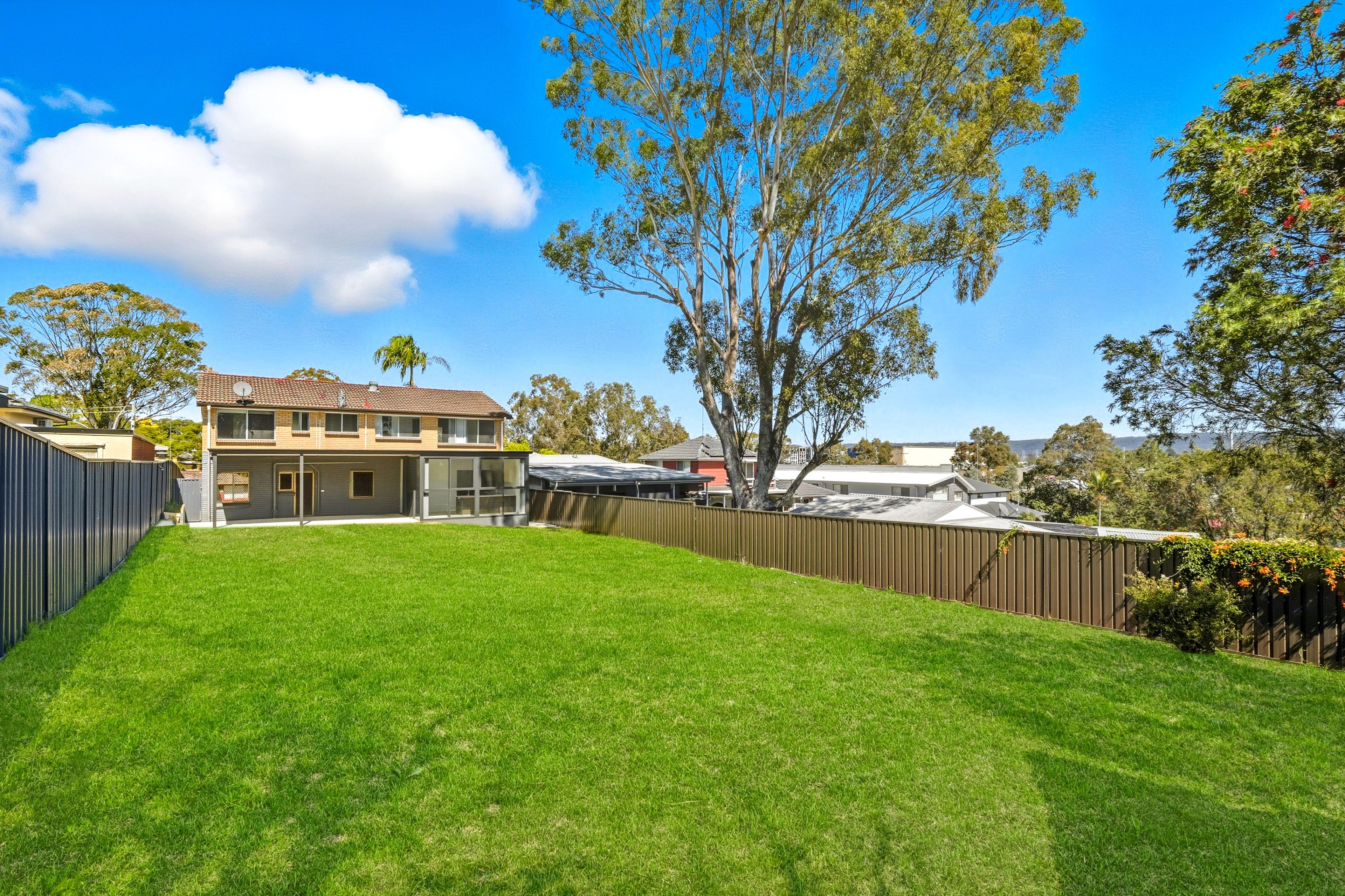 Spacious 5-Bedroom Family Home with Stunning Views!