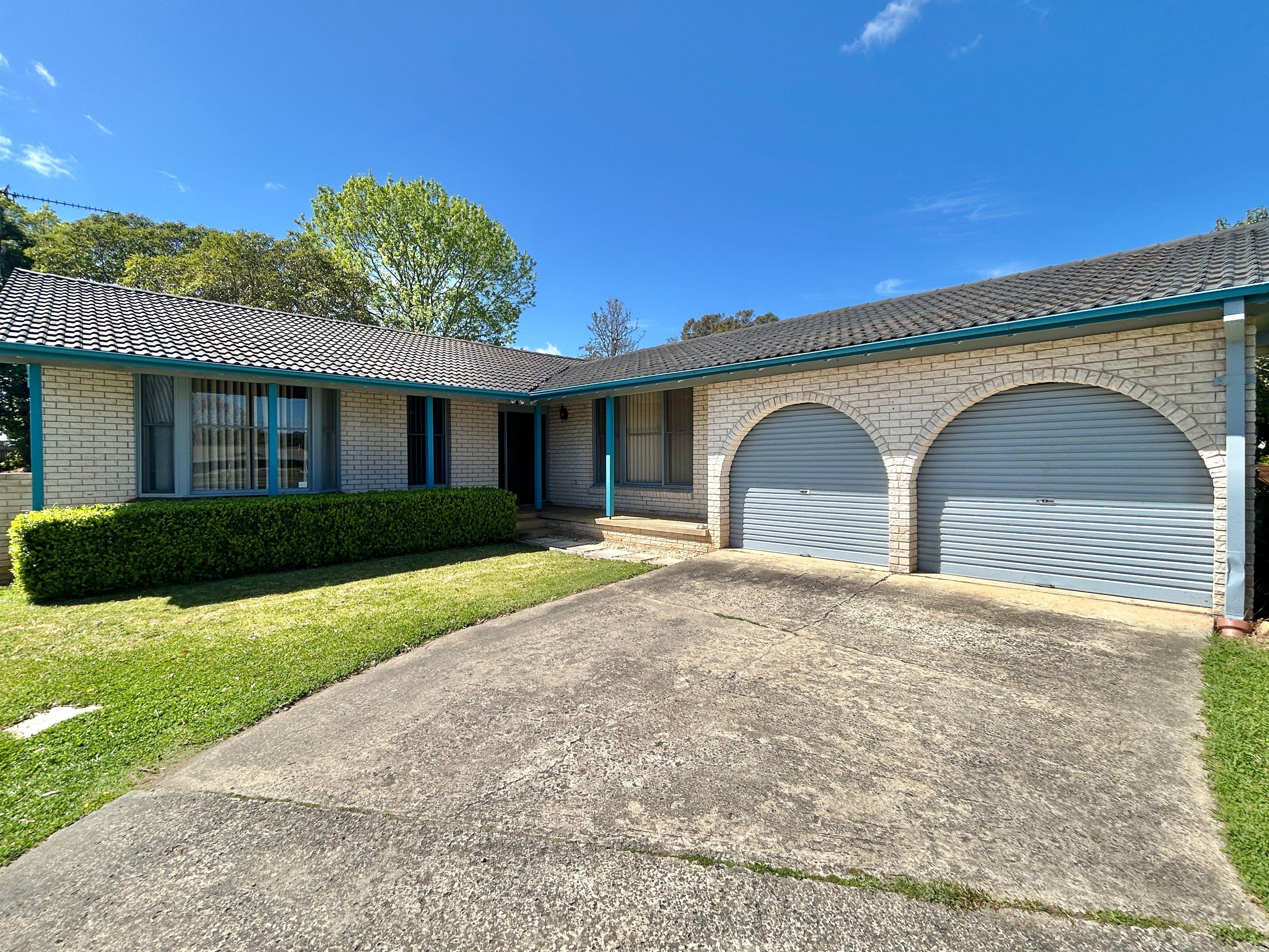 Prop-GPT: House: NSW Thirlmere, NSW 2572 Home For Rent