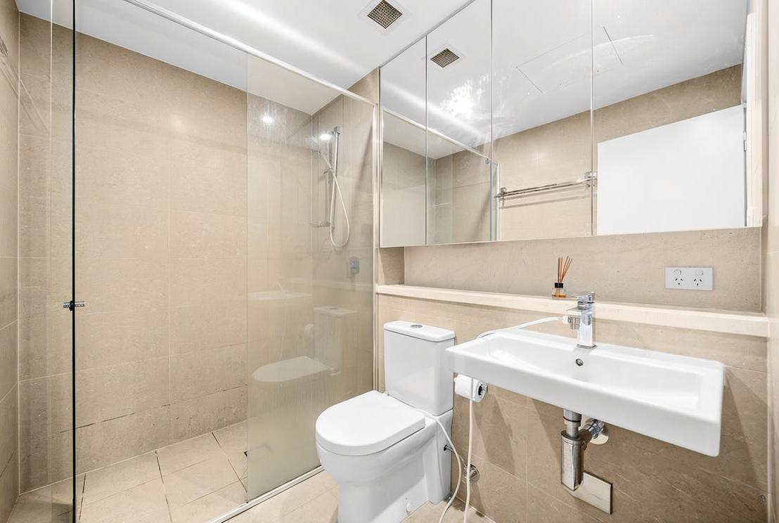 Stylish North-Facing 1 Bed with Oversized Entertainer's Balcony Unit