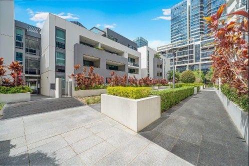 Stylish North-Facing 1 Bed with Oversized Entertainer's Balcony Unit