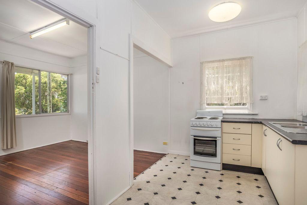 COTTAGE IN PRIME POSITION