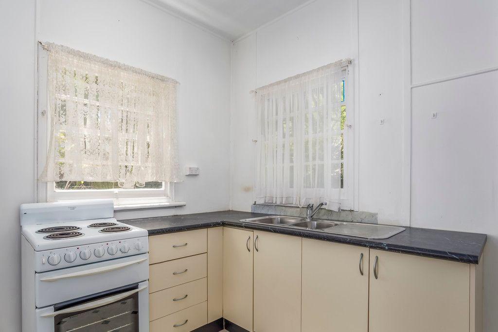 COTTAGE IN PRIME POSITION