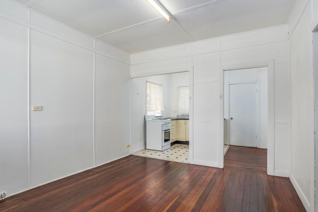 COTTAGE IN PRIME POSITION