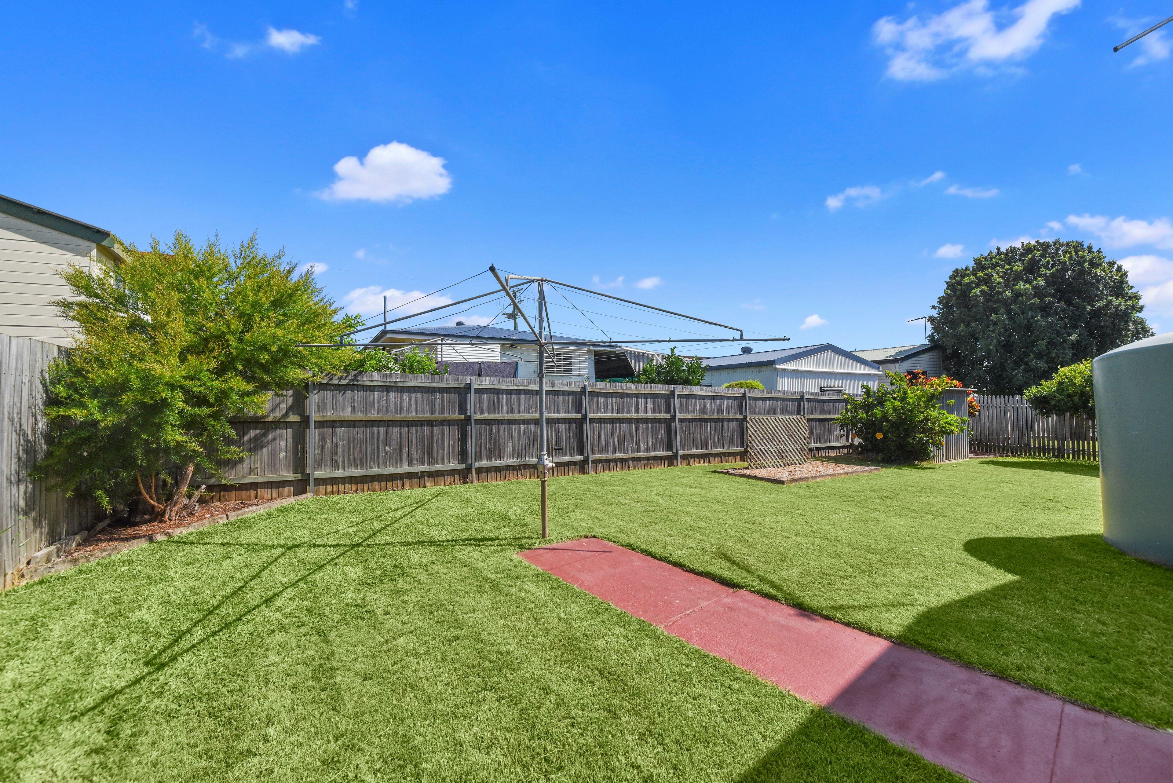 Lovely Little Lynette