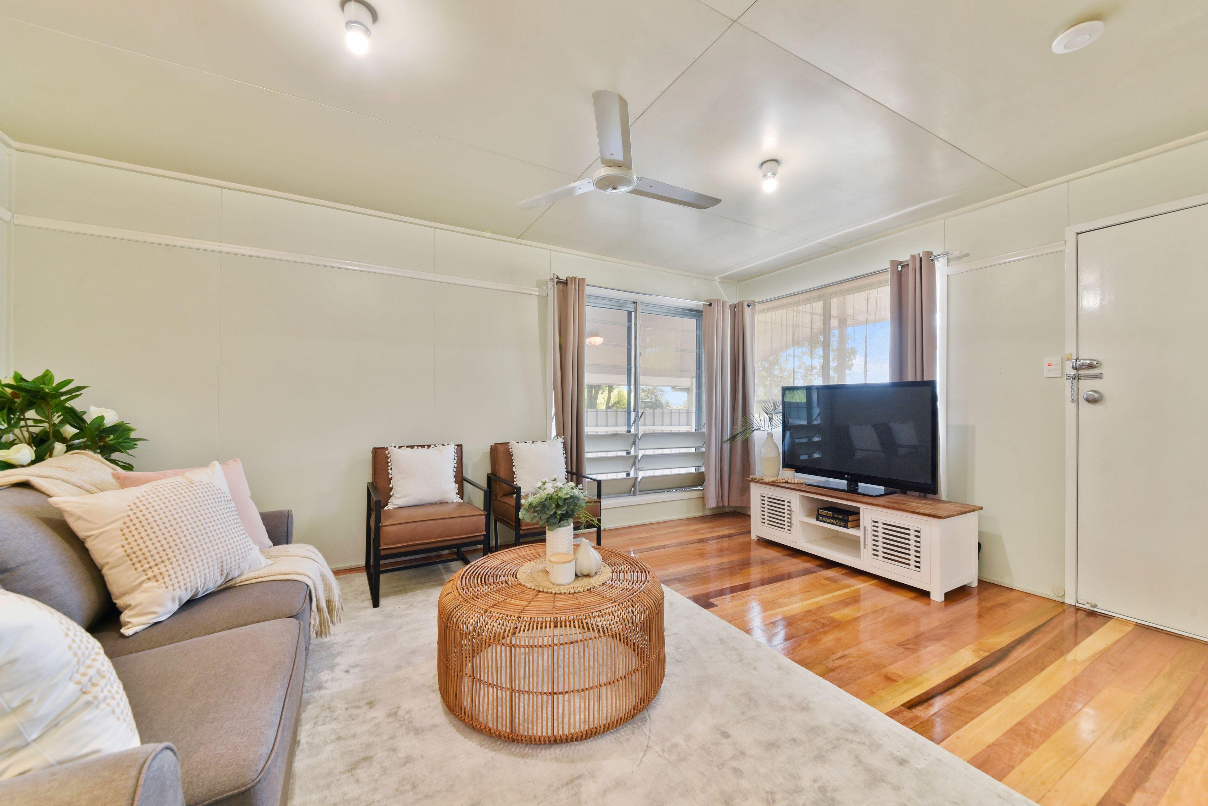 Lovely Little Lynette