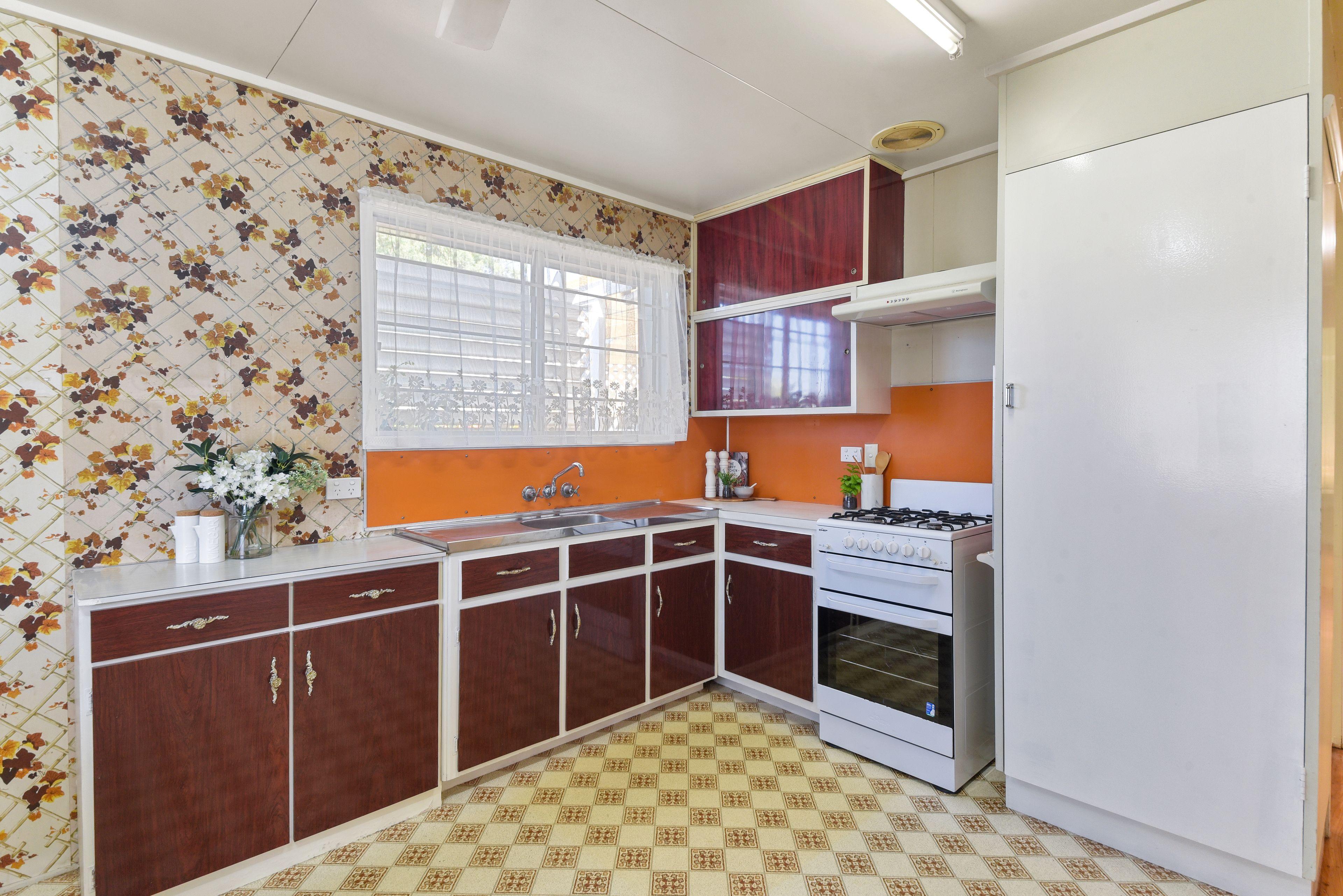 Lovely Little Lynette