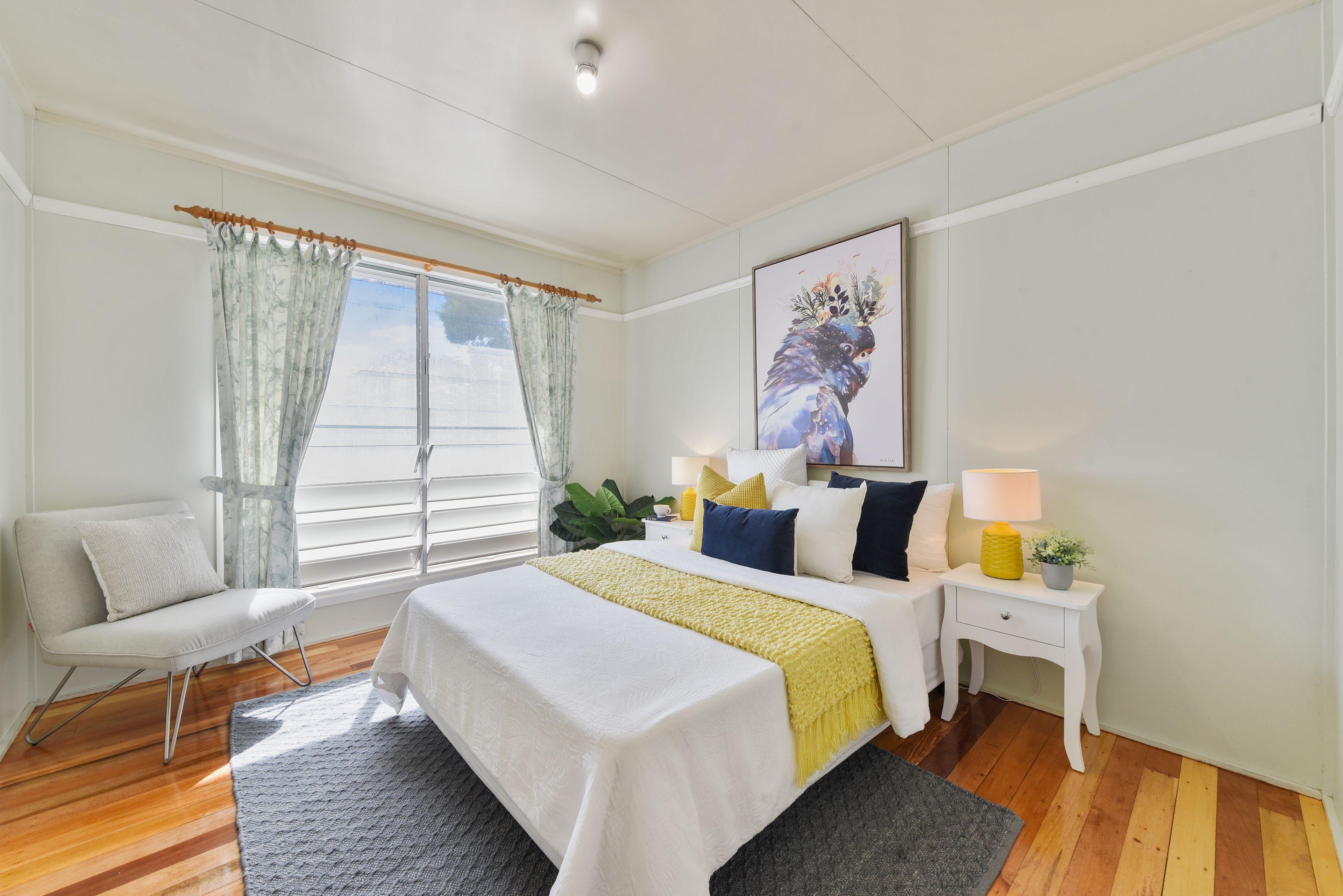 Lovely Little Lynette