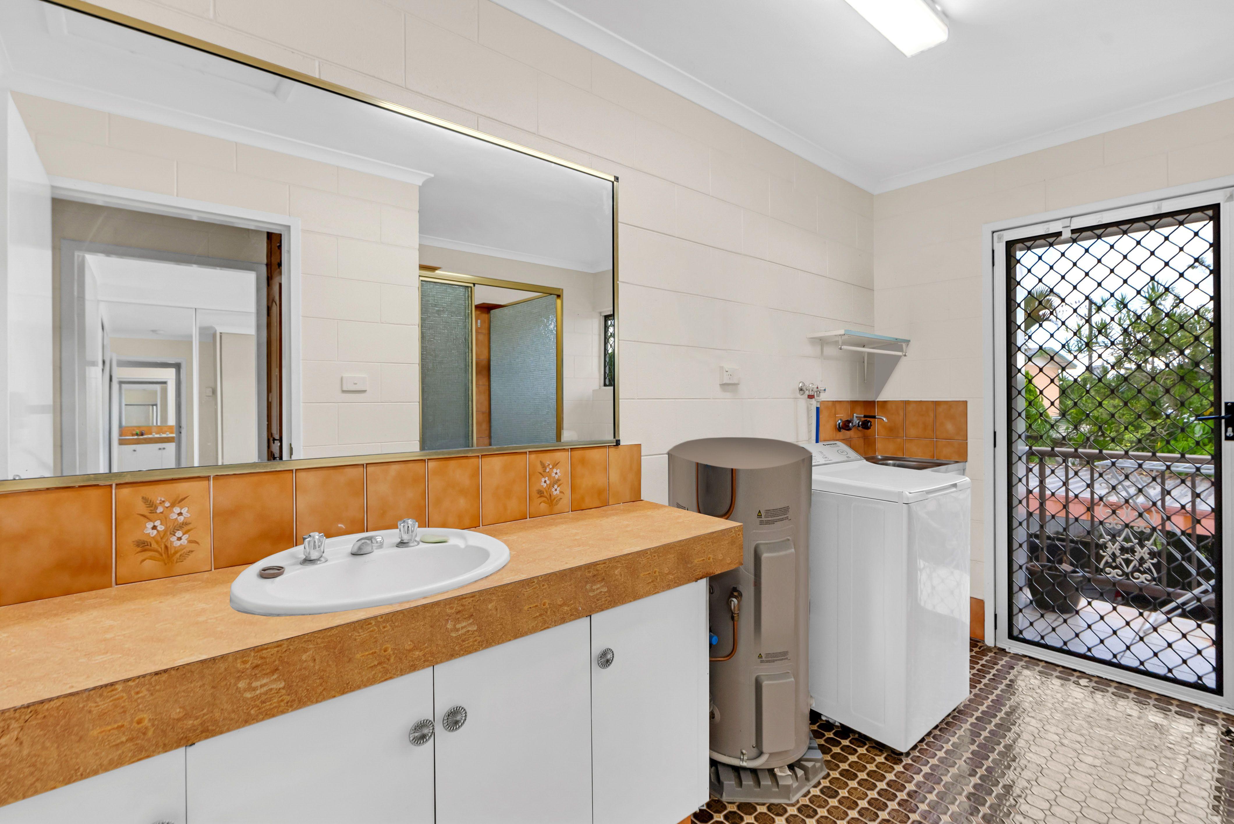 Modern & Convenient Living - Walk to DFO!