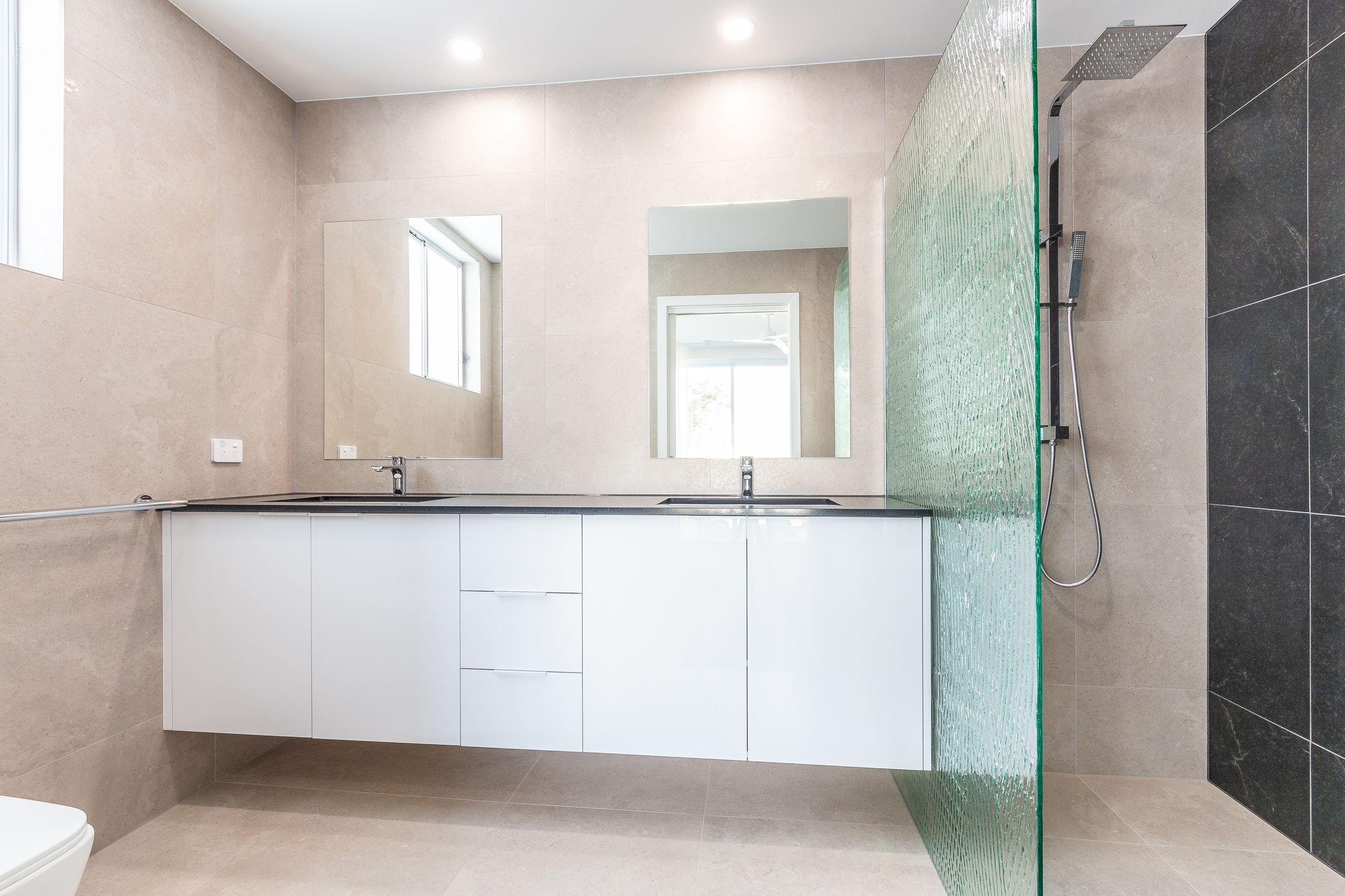 Stunning 3-Bedroom Apartment with Spectacular Views of Moreton Bay!