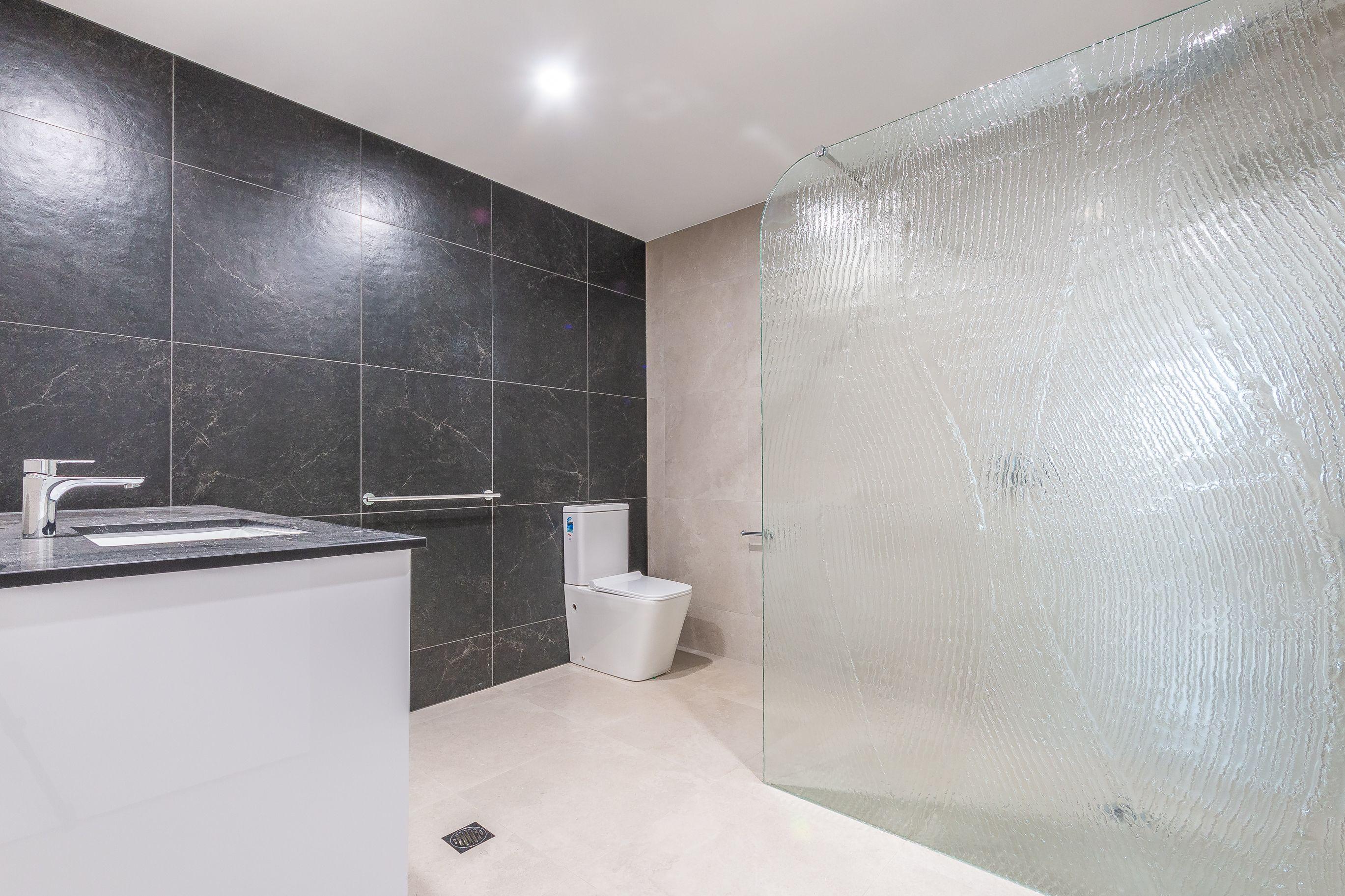 Stunning 3-Bedroom Apartment with Spectacular Views of Moreton Bay!