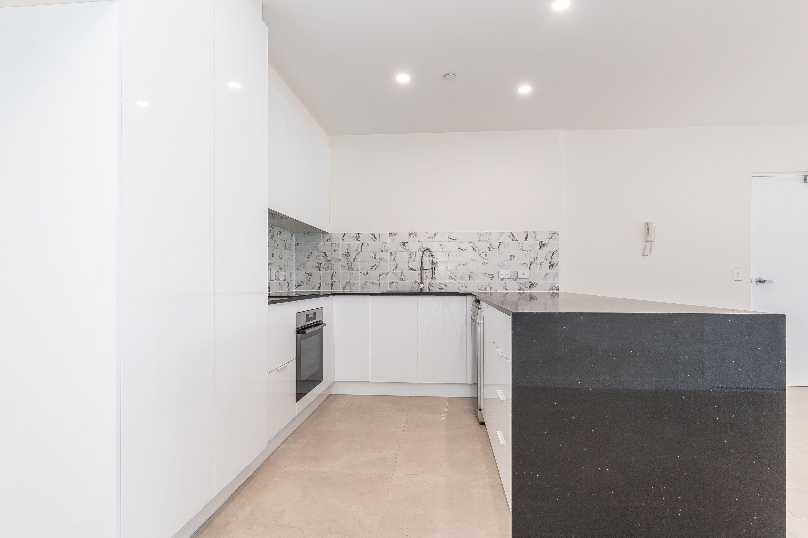 Stunning 3-Bedroom Apartment with Spectacular Views of Moreton Bay!