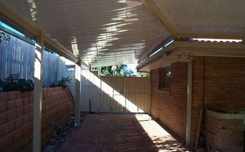 Side access with room for boat, trailer or caravan