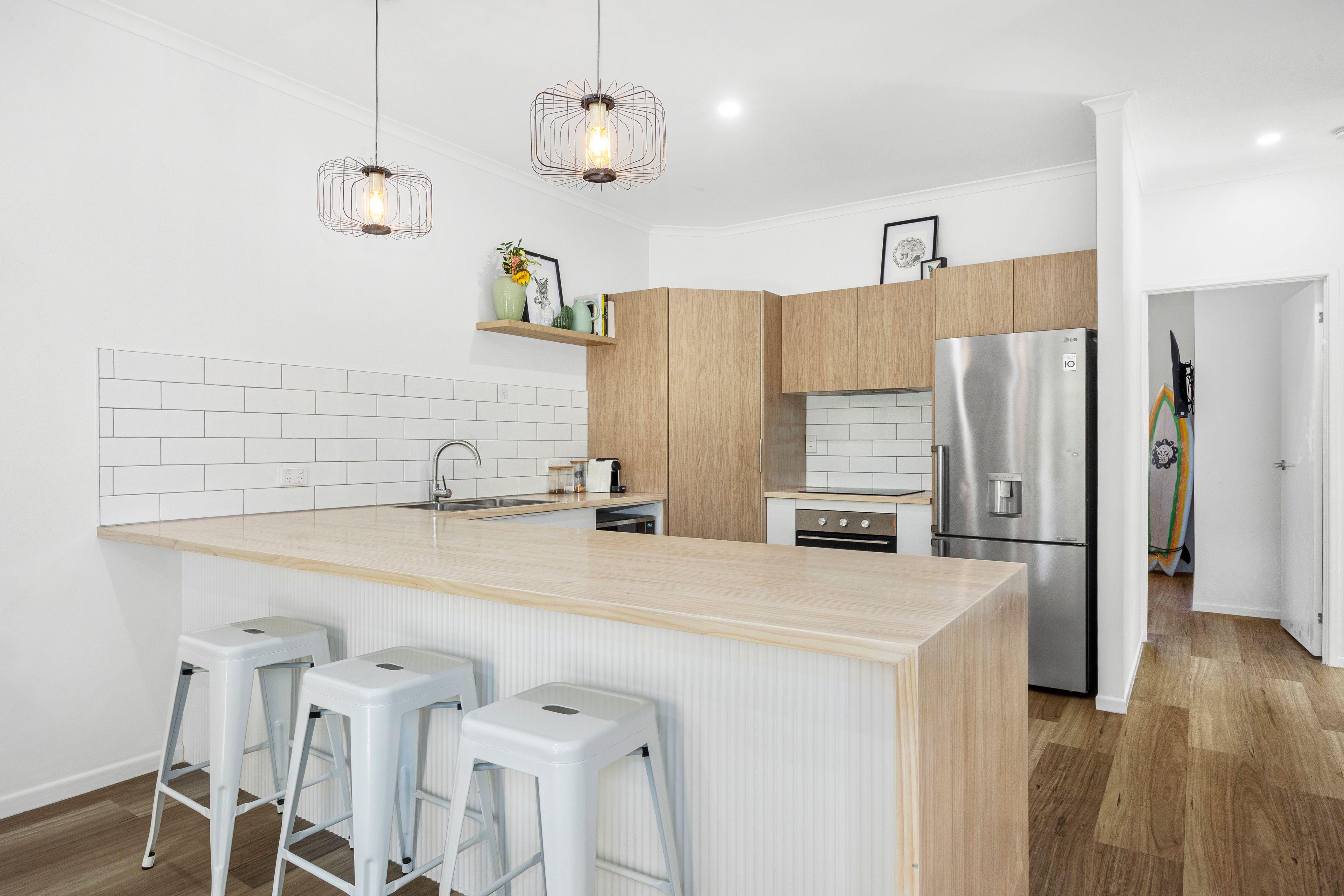 BEAUTIFULLY RENOVATED UNIT FOR RENT - PRIME LOCATION!