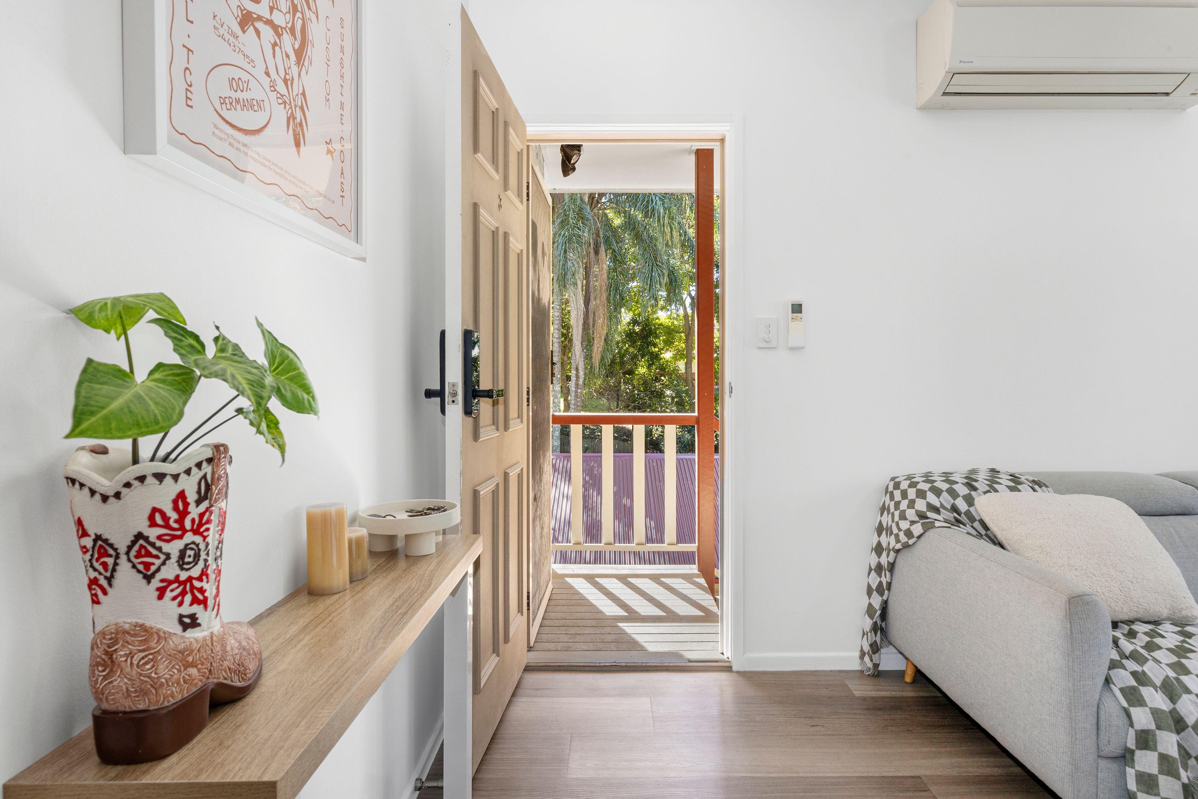 BEAUTIFULLY RENOVATED UNIT FOR RENT - PRIME LOCATION!