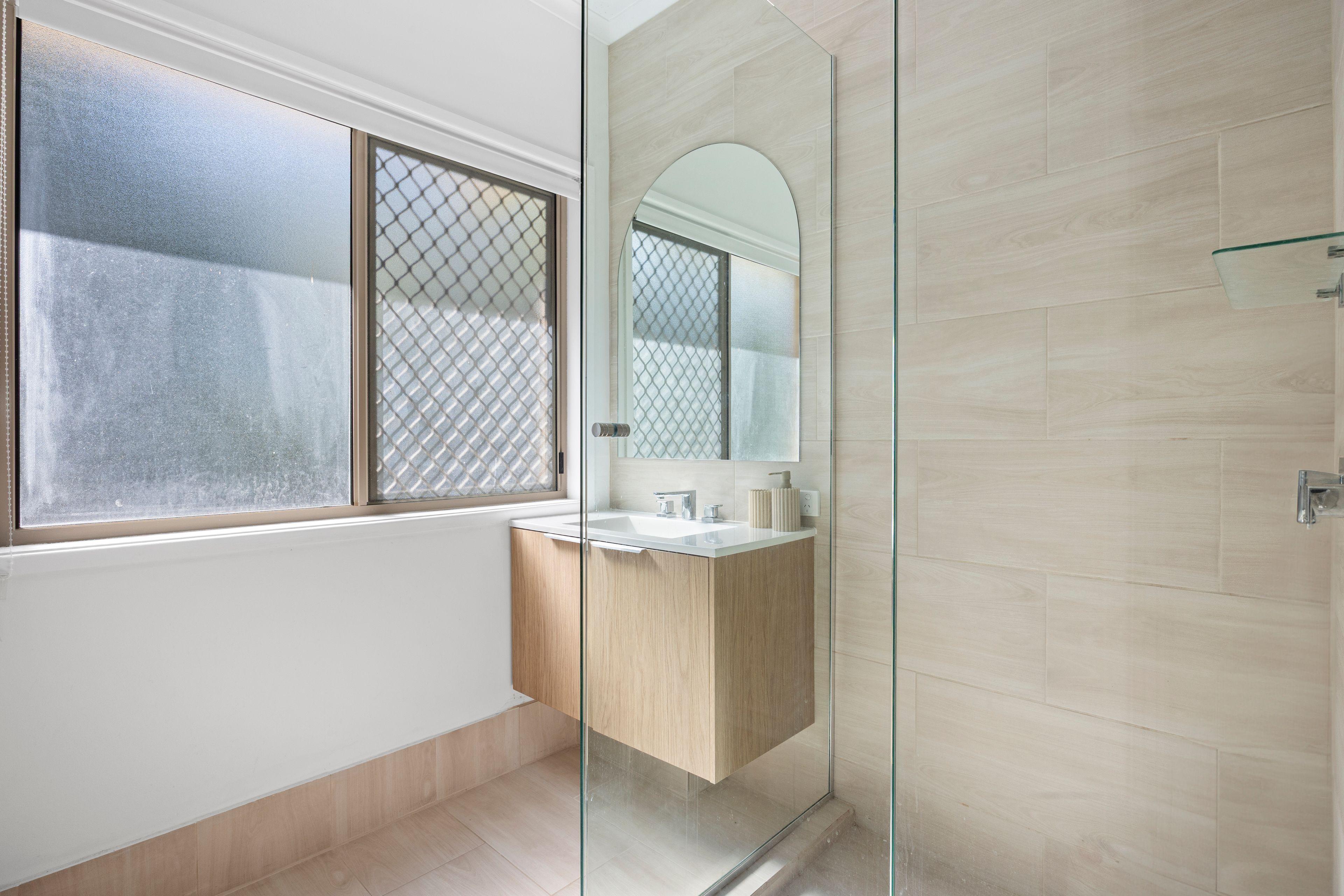 BEAUTIFULLY RENOVATED UNIT FOR RENT - PRIME LOCATION!