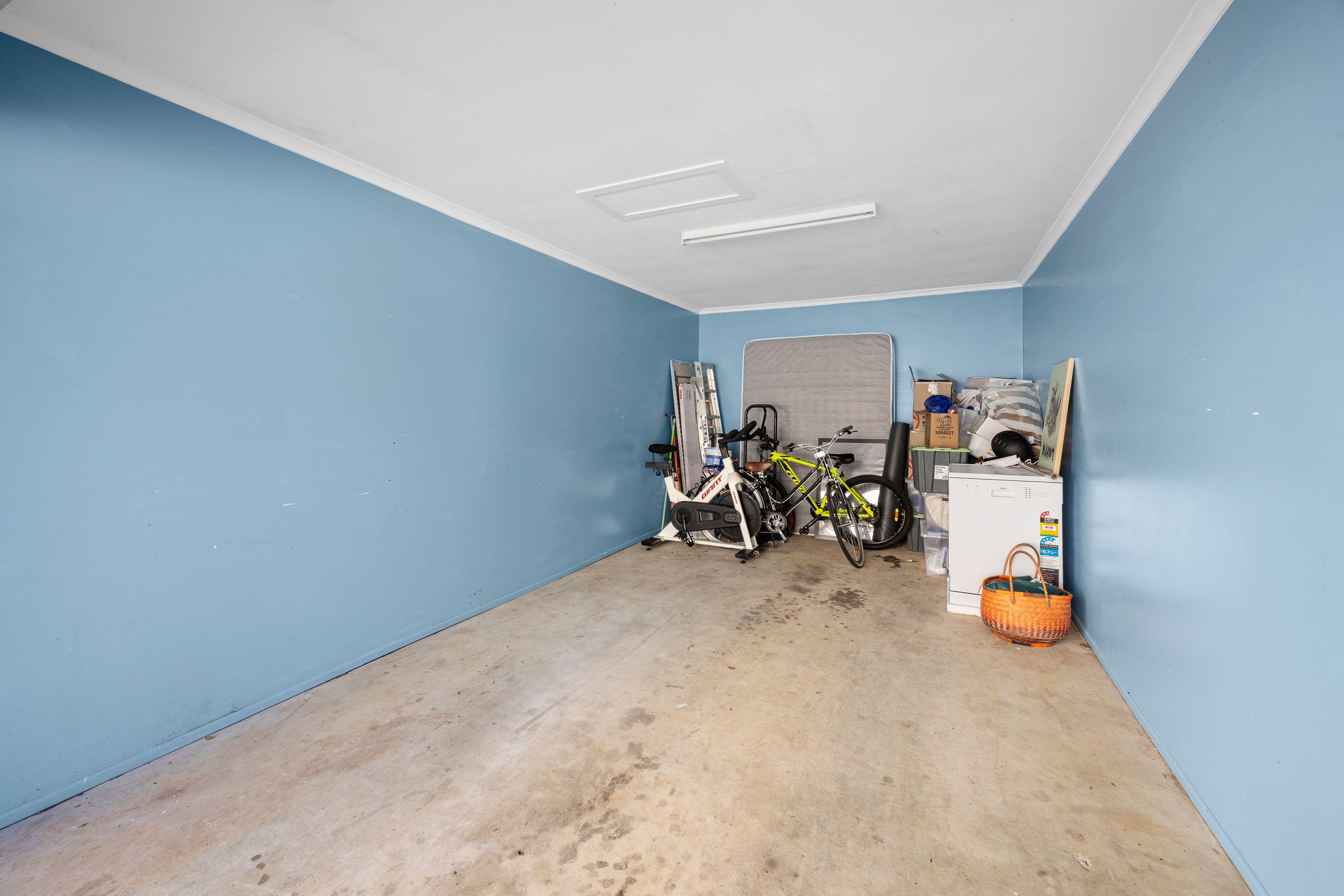 BEAUTIFULLY RENOVATED UNIT FOR RENT - PRIME LOCATION!