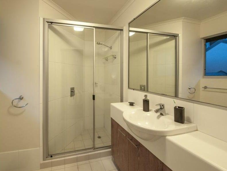 Modern Apartment in the Heart of Airlie Beach