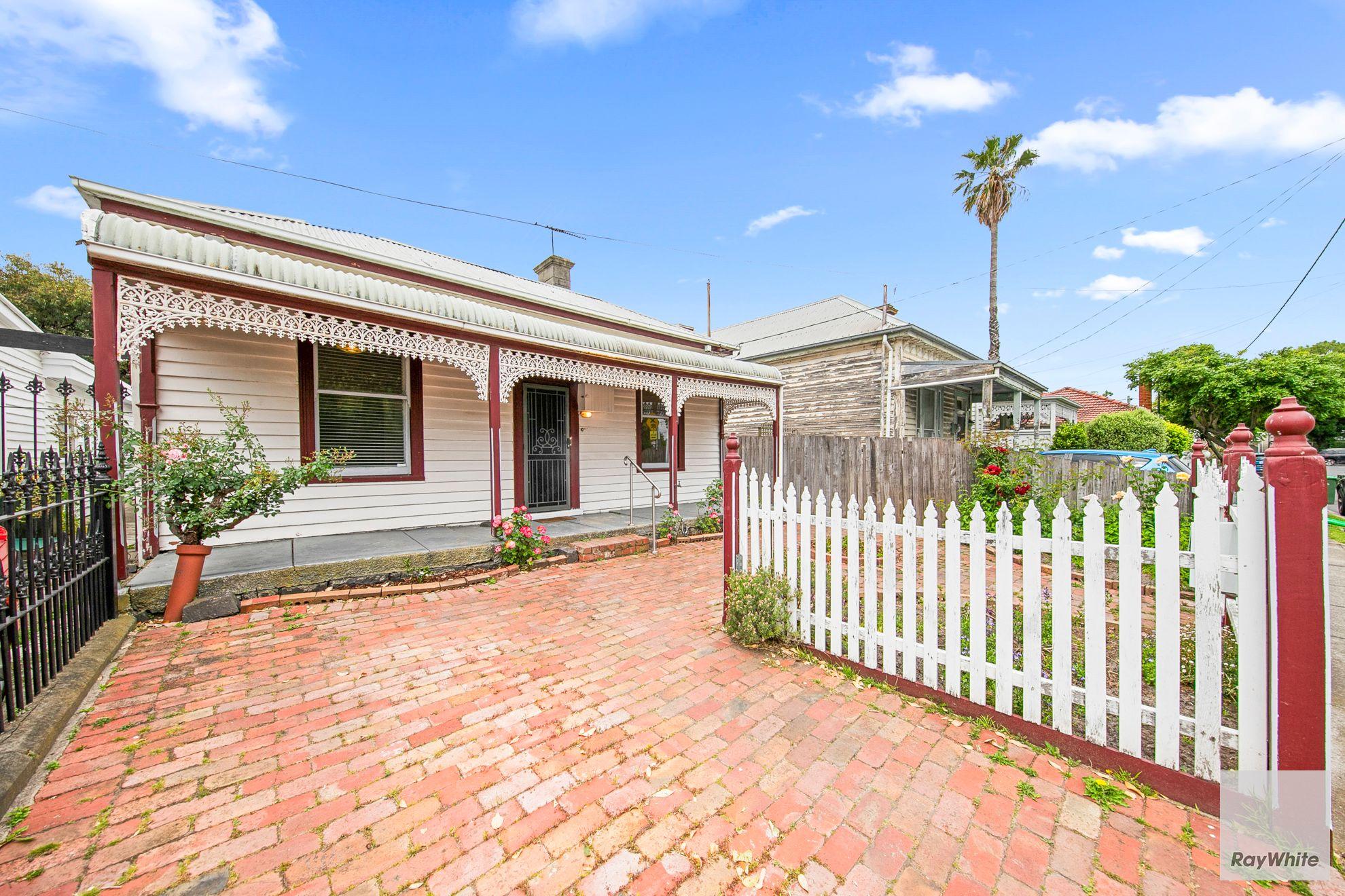 Prop-GPT: House: VIC Williamstown, VIC 3016 Home For Rent