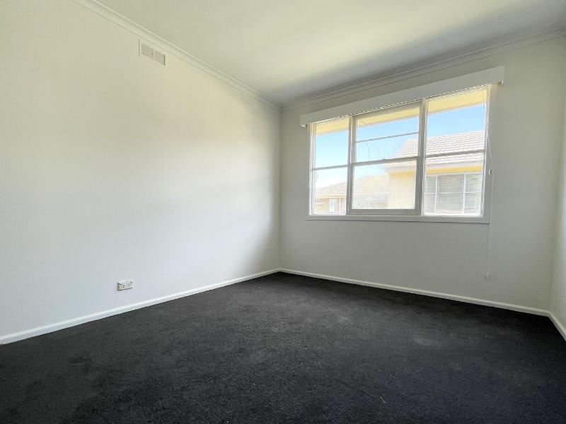 ONE BEDROOM CLOSE TO BEACH, STATION AND SHOPPING CENTRE